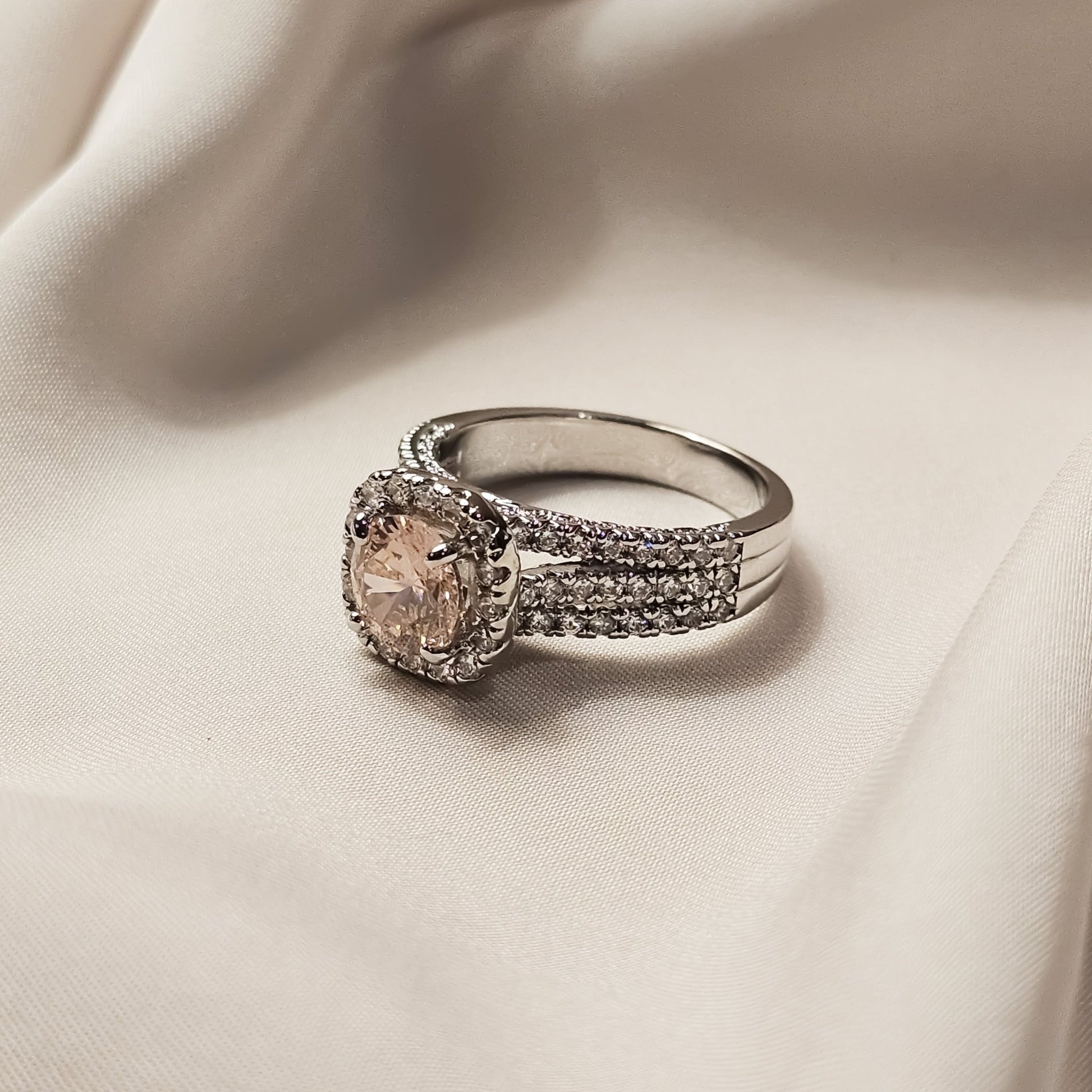 Classical Brilliant Cut Diamond Ring - FAH Jewelry