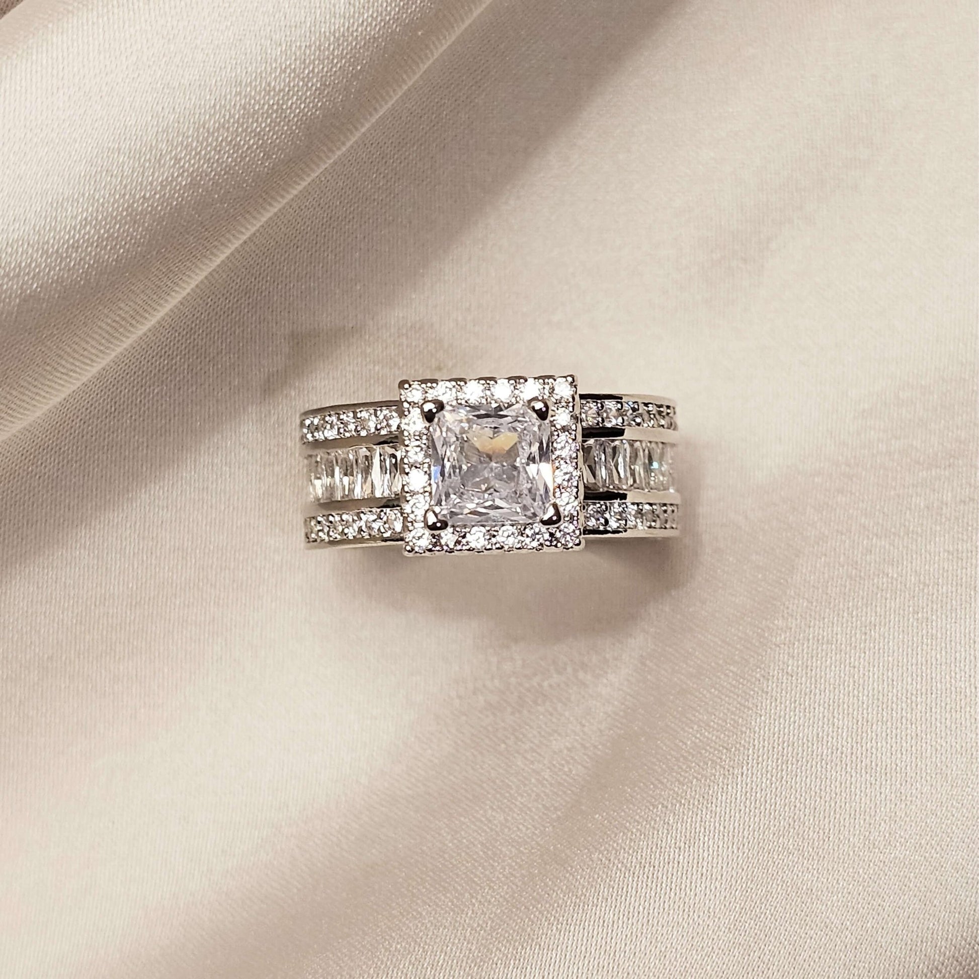 Cubic Zirconia Ring Ornamento - FAH Jewelry