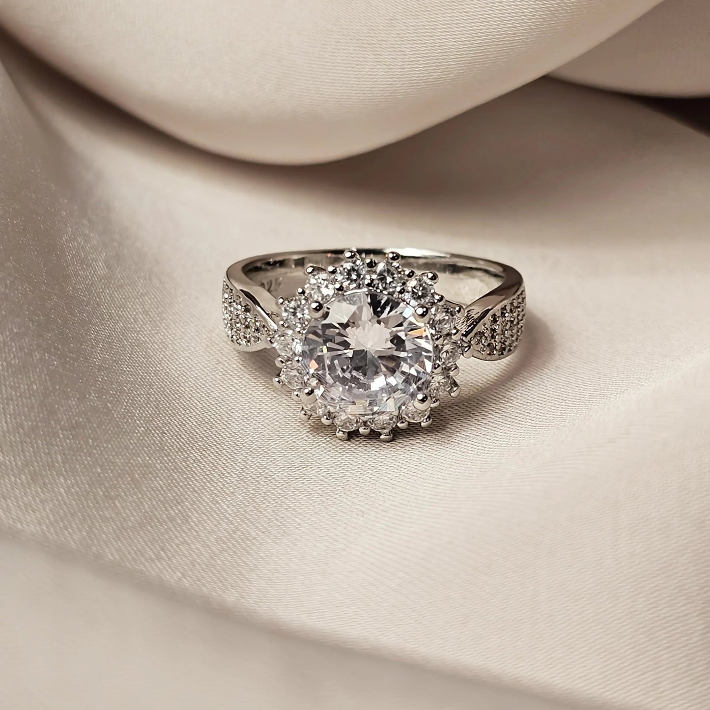 Dainty Round Sun Flower Zircon Ring - FAH Jewelry