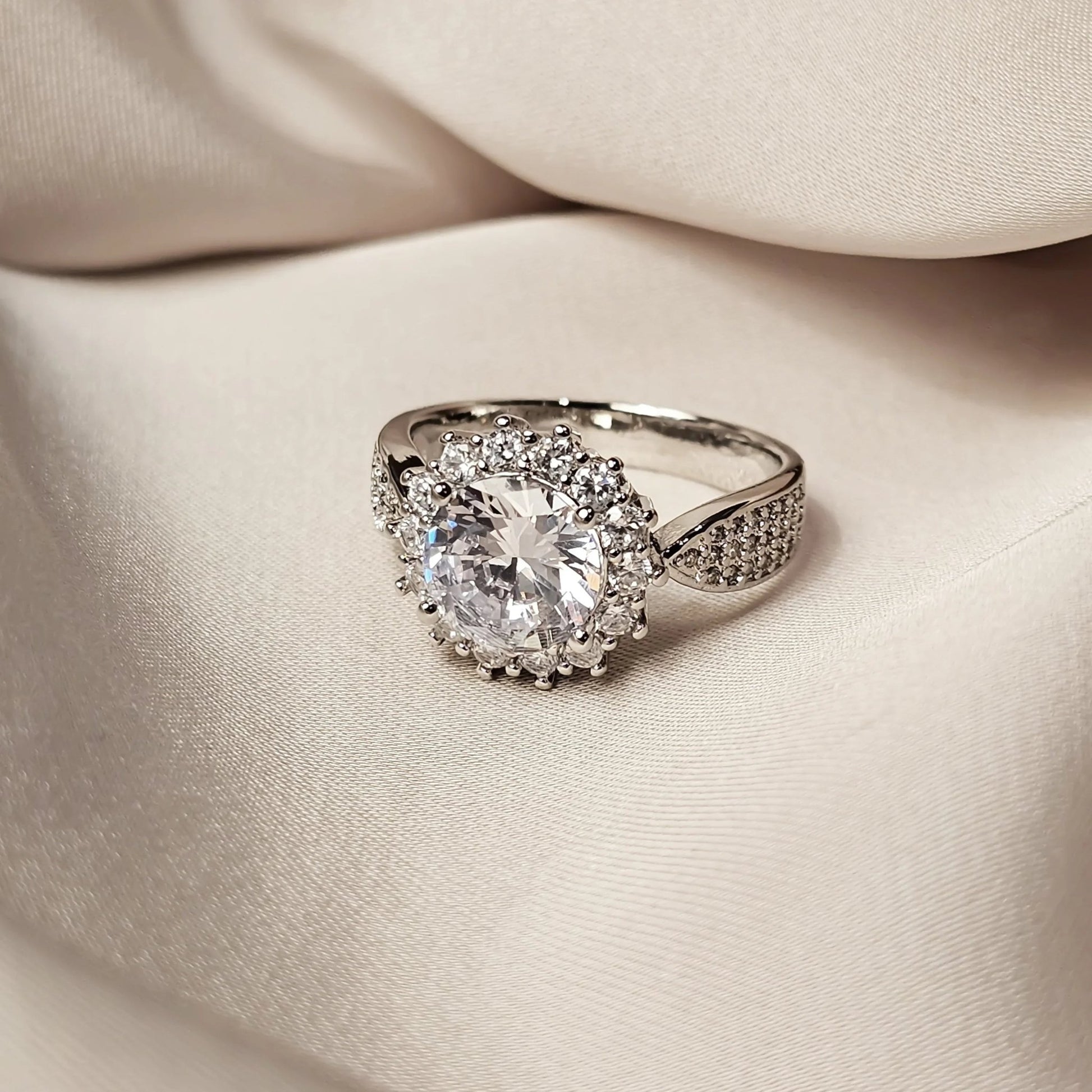 Dainty Round Sun Flower Zircon Ring - FAH Jewelry