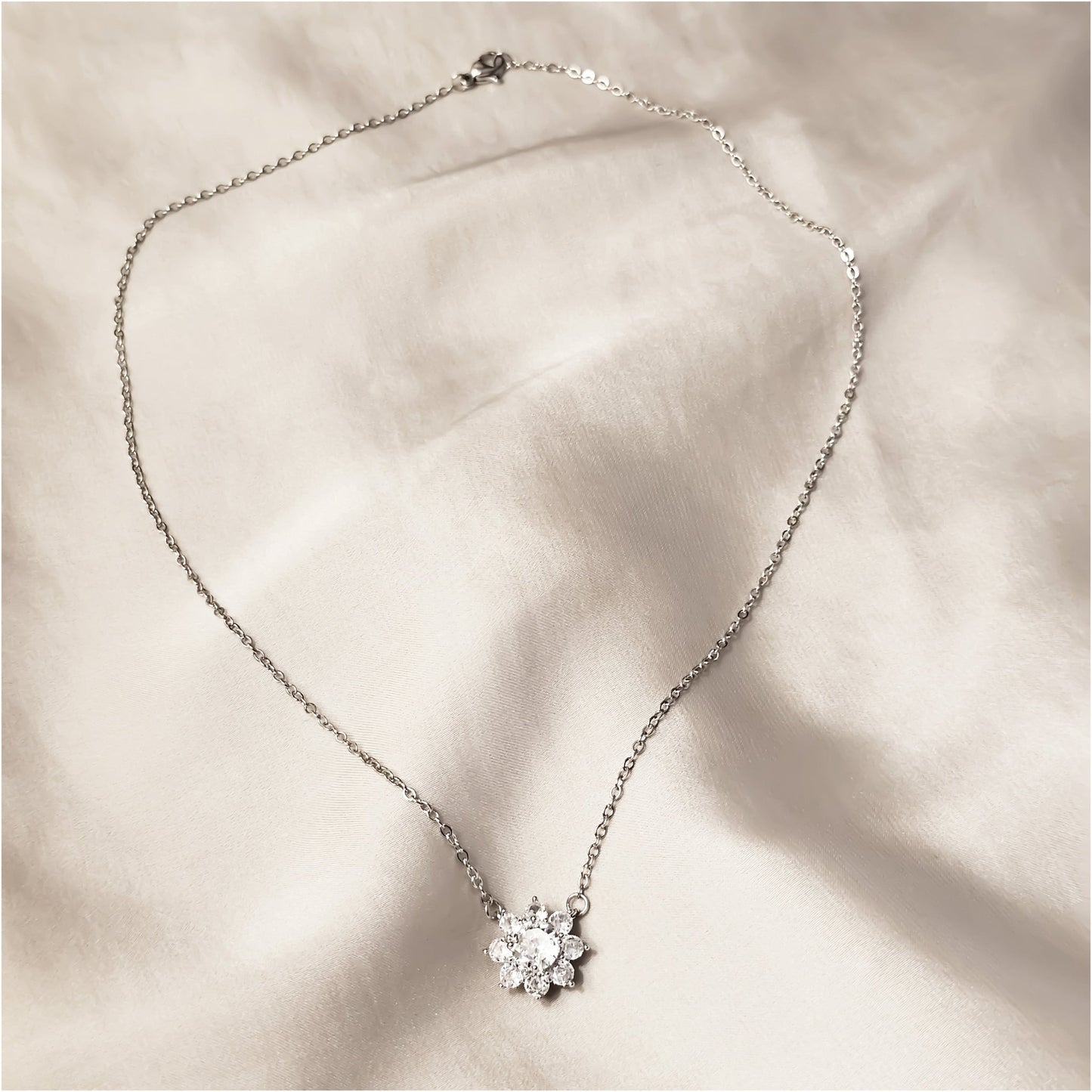 Delicate Flower Silver Pendant - FAH Jewelry