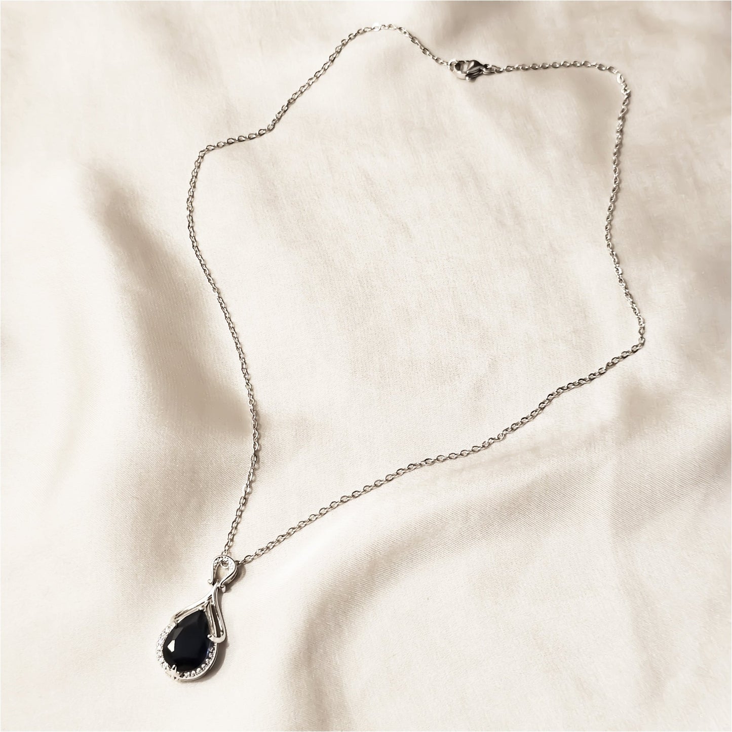 Dlicate Glamorous Blue Drop Pendant - FAH Jewelry