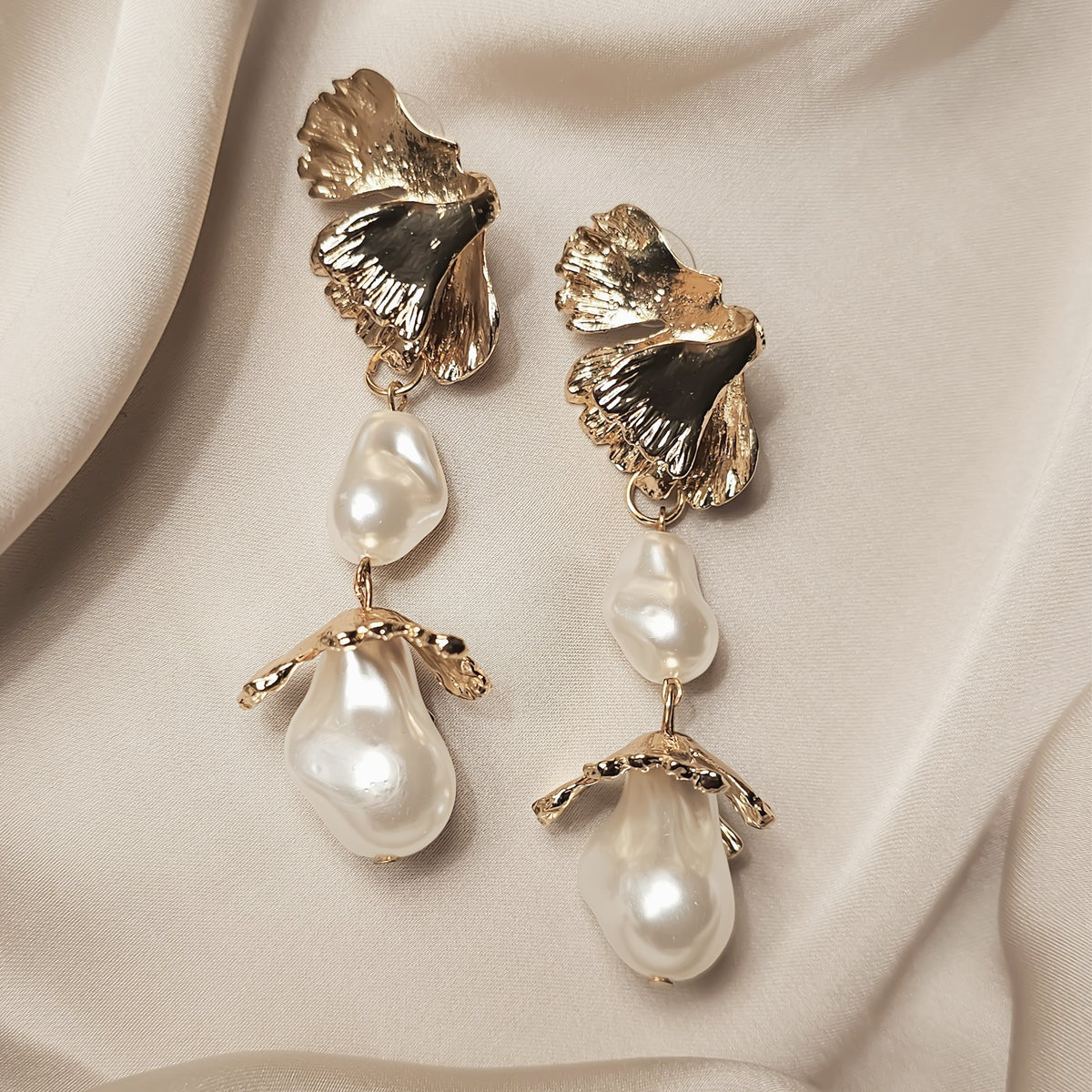 Pearl The Fragment Of Light Earrings