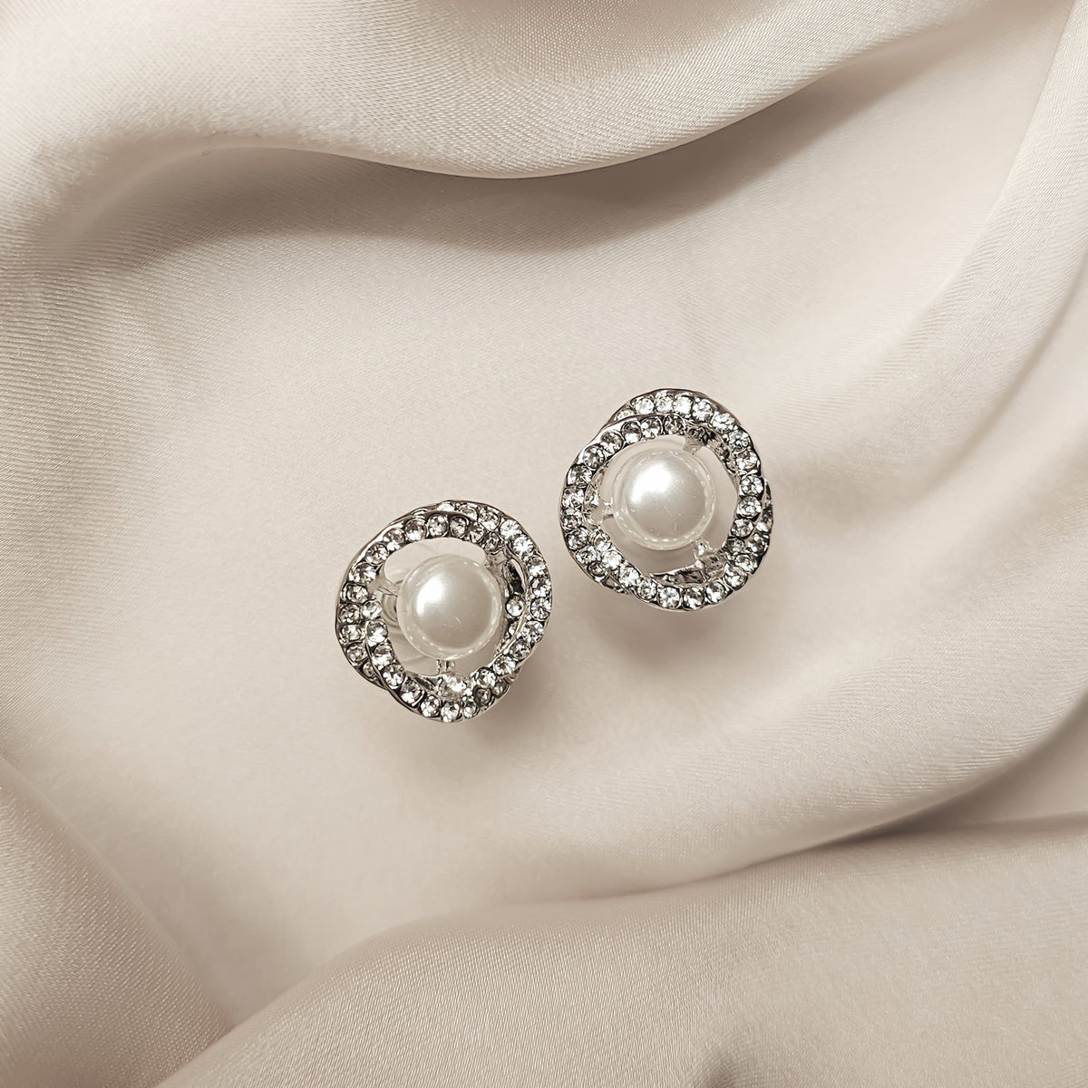 luxury Charm Simple Elegant Pearl Earrings