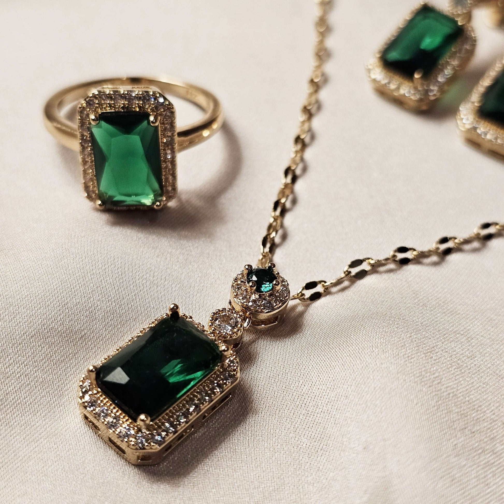 Emerald Perfume Bottle Jewelry Set Exquisite Necklace Earrings Ring - FAH Jewelry