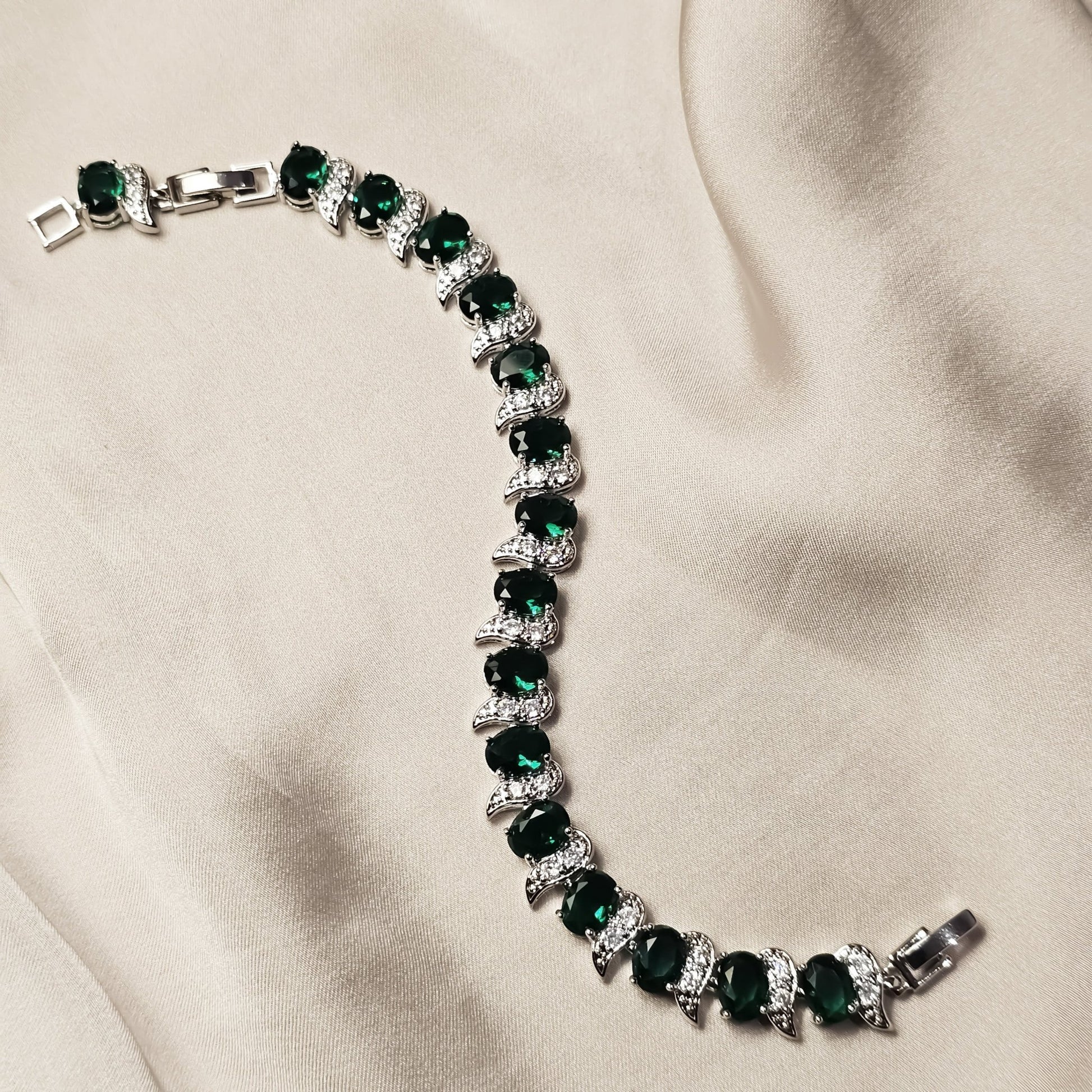 Evergreen Bond Emerald Pulse - FAH Jewelry