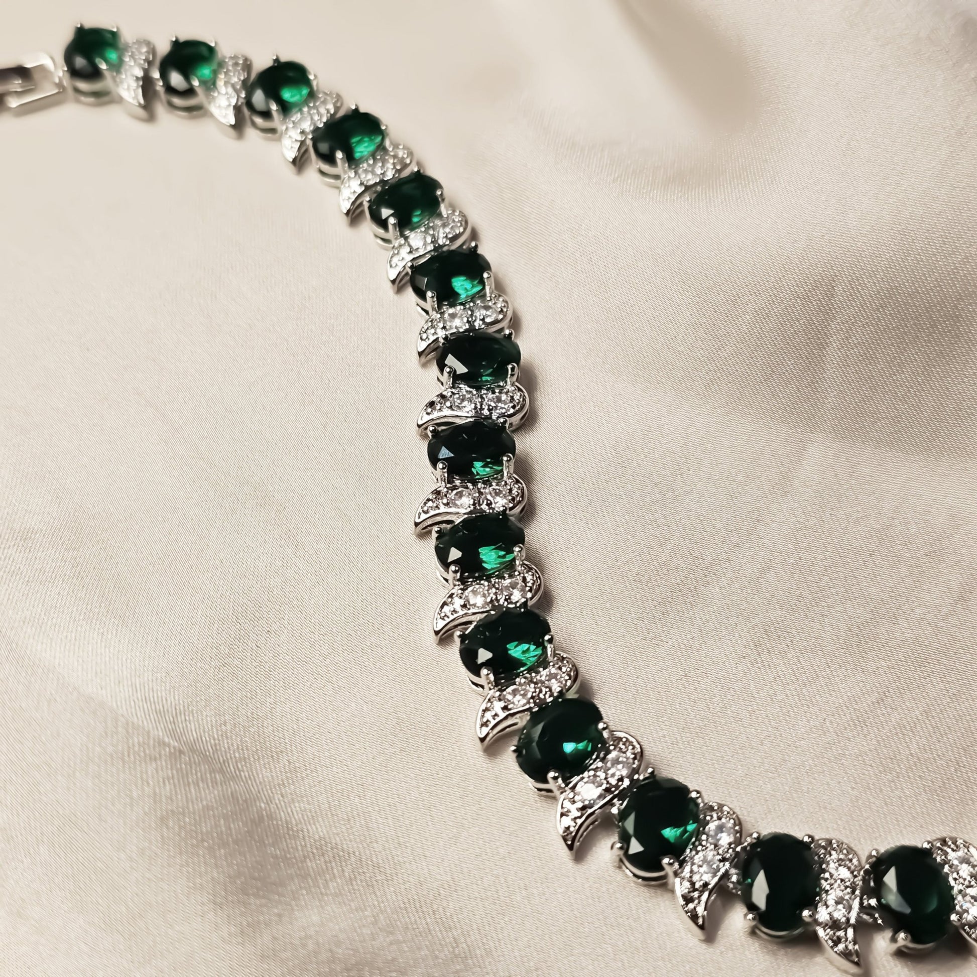 Evergreen Bond Emerald Pulse - FAH Jewelry