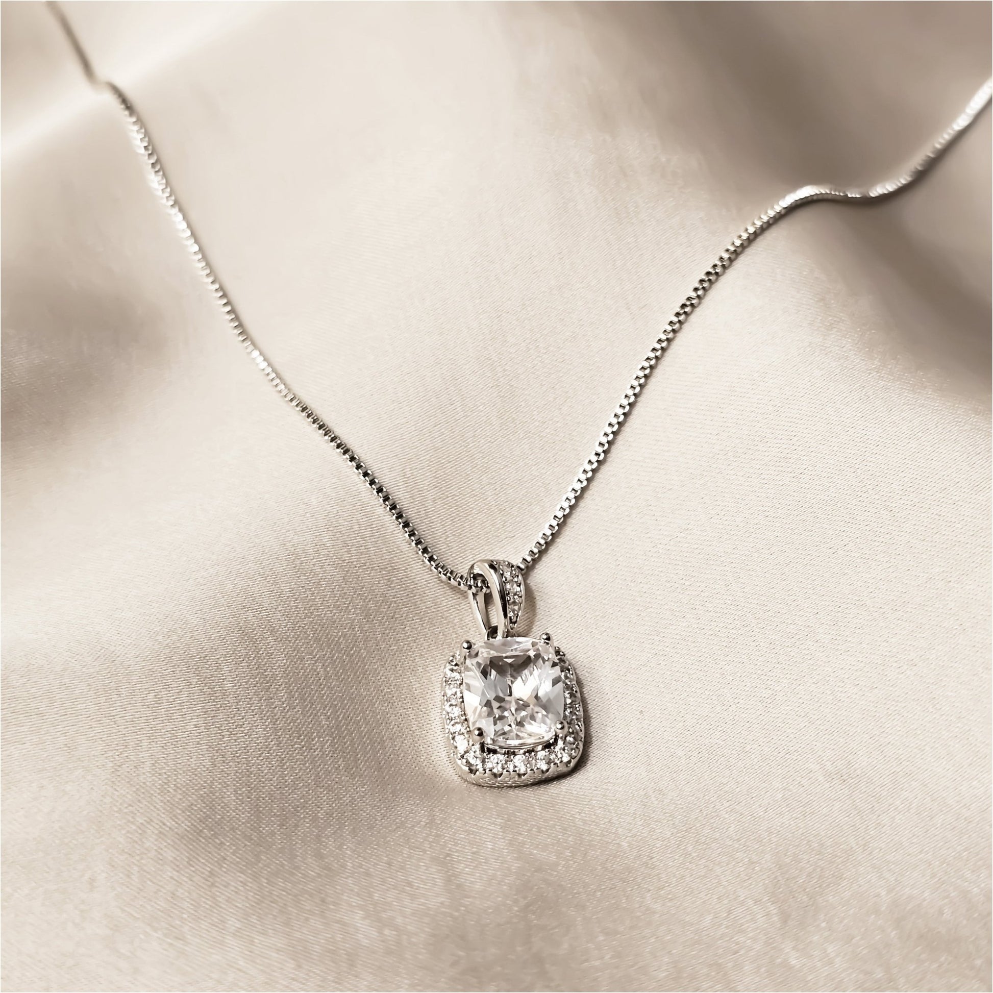 Exquisite Cubic Zirconia Decor Pendant - FAH Jewelry