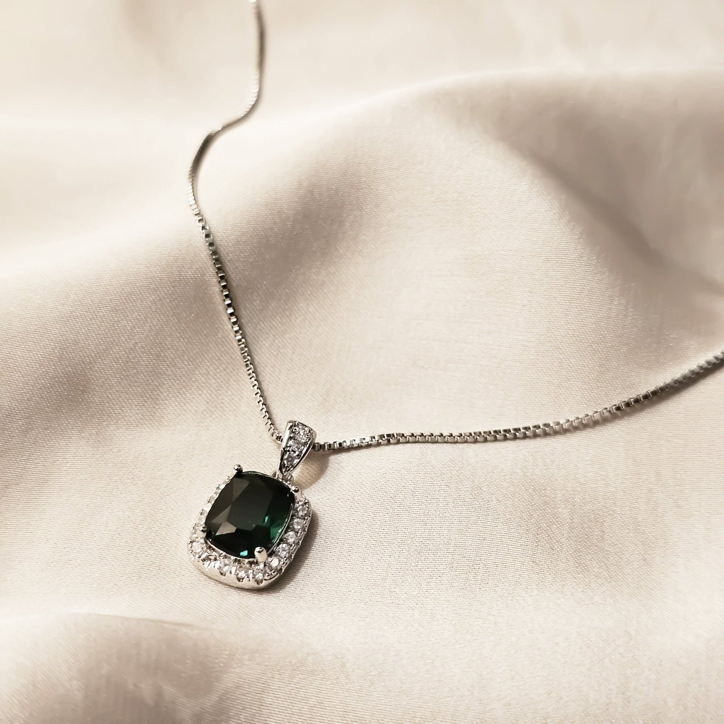 Exquisite Cubic Zirconia Decor Pendant Green - FAH Jewelry