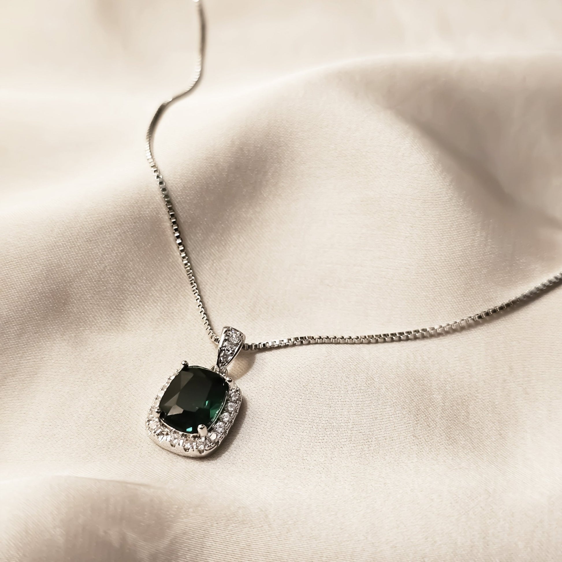 Exquisite Cubic Zirconia Decor Pendant Green - FAH Jewelry