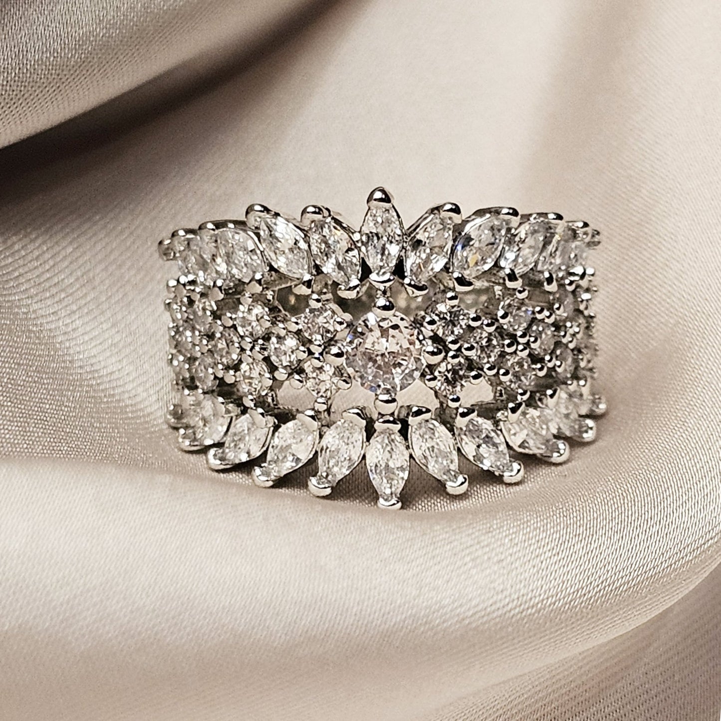 Gorgeous Finger with Shiny Zirconia Noble Party Ring - FAH Jewelry