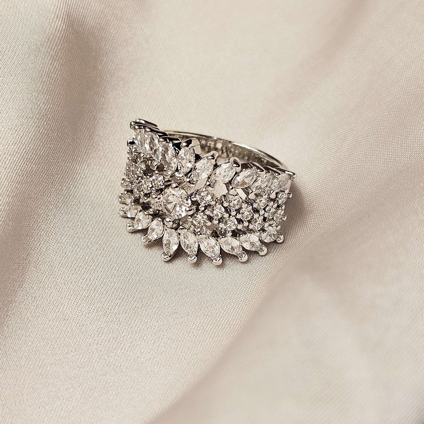 Gorgeous Finger with Shiny Zirconia Noble Party Ring - FAH Jewelry