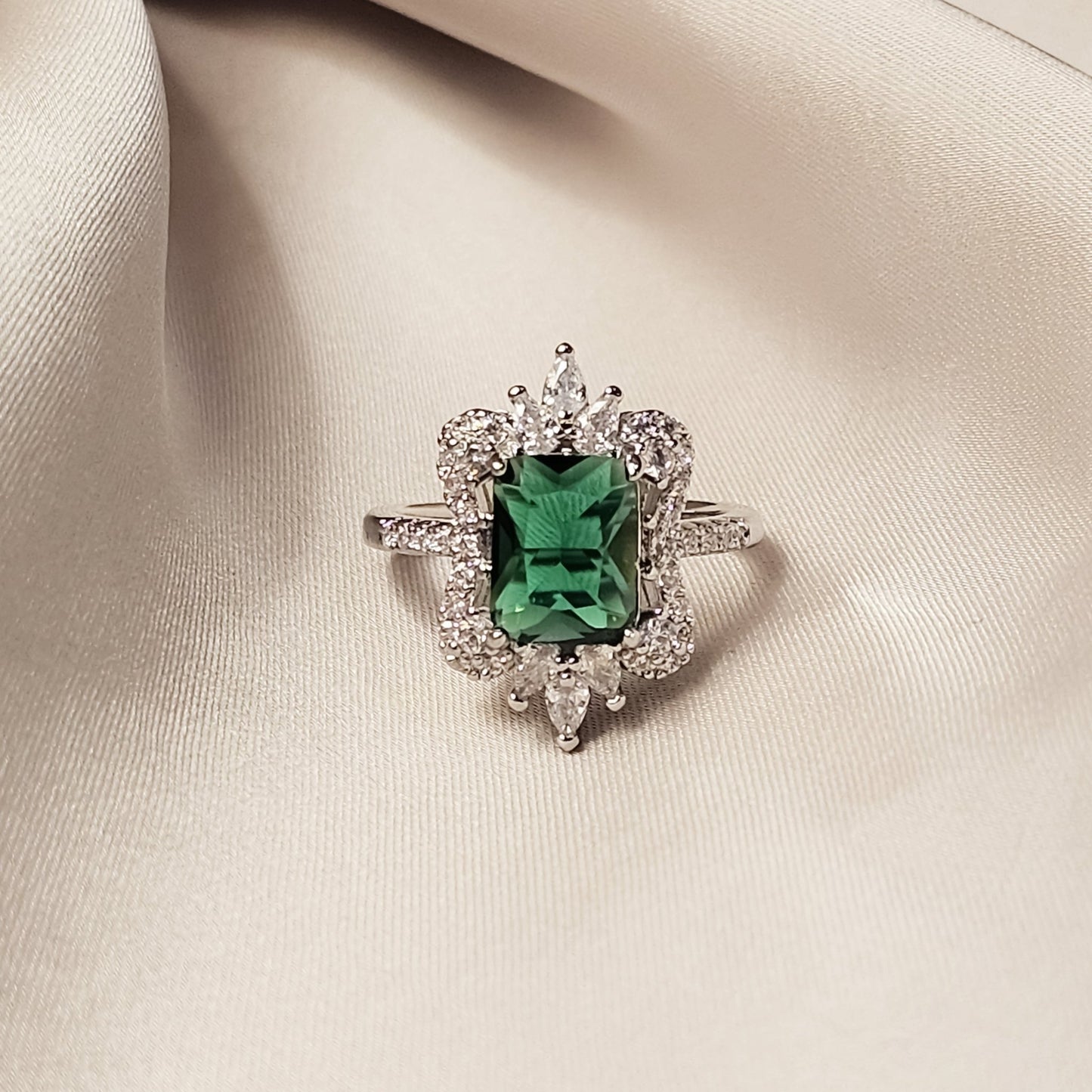 Green Emerald Gorgeous Ring - FAH Jewelry