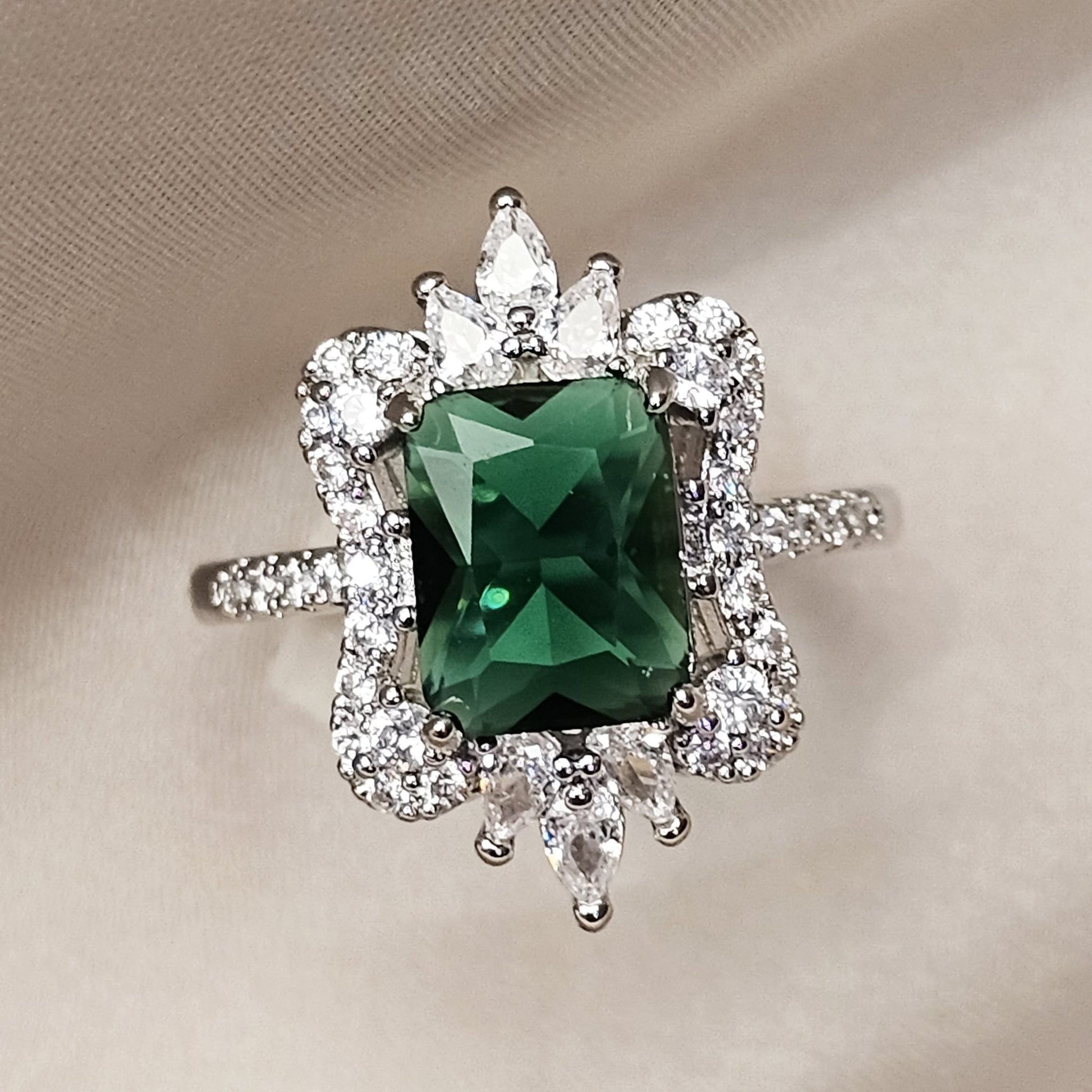 Green Emerald Gorgeous Ring - FAH Jewelry