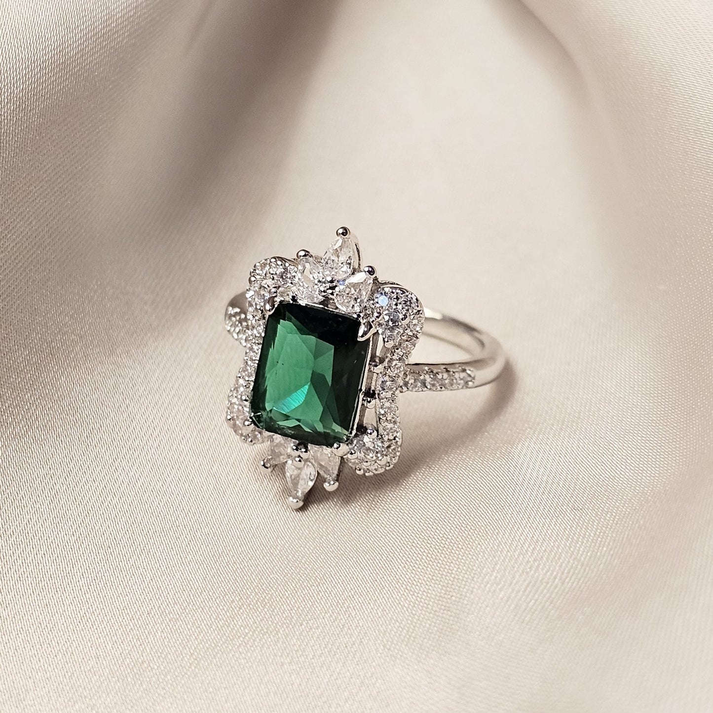 Green Emerald Gorgeous Ring - FAH Jewelry