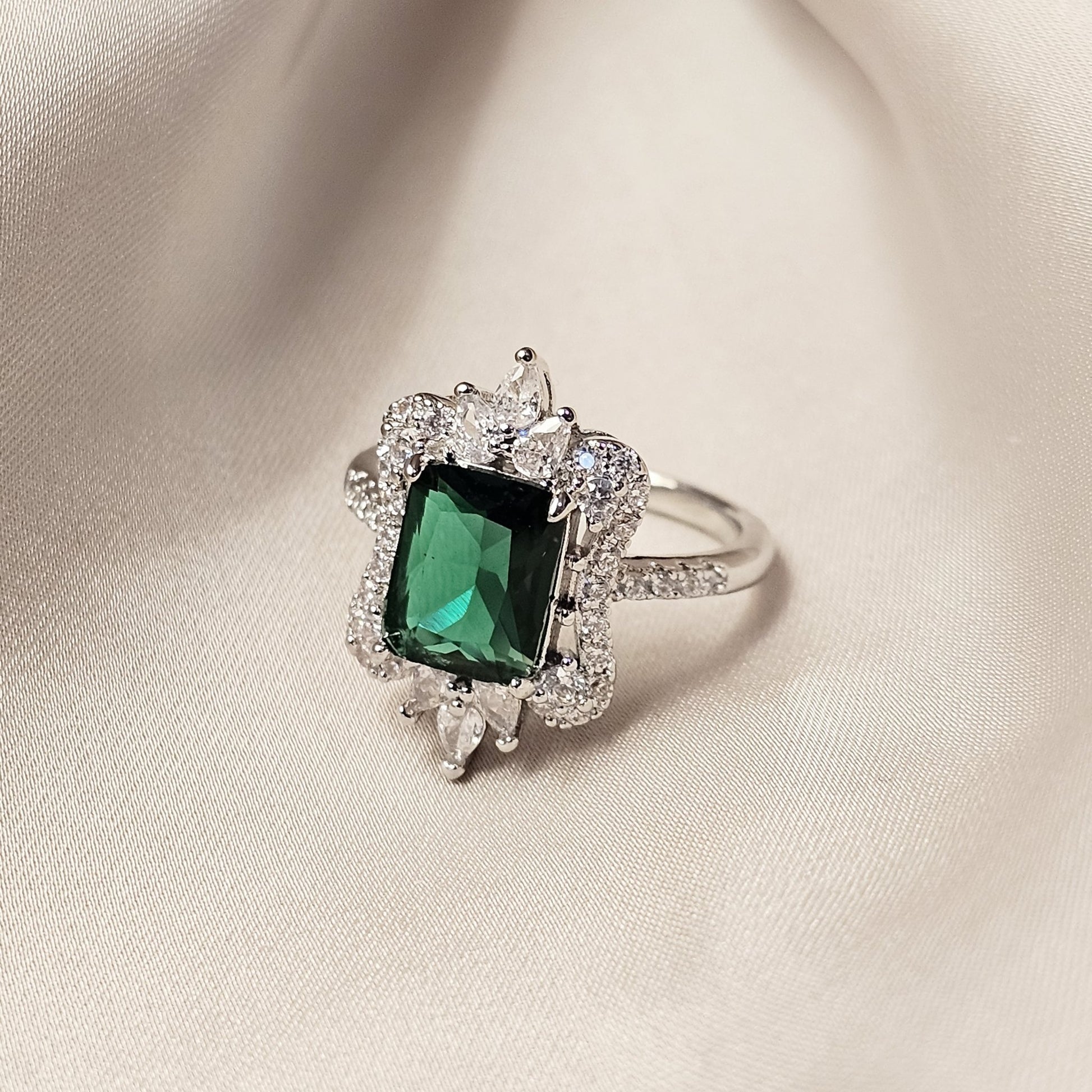 Green Emerald Gorgeous Ring - FAH Jewelry