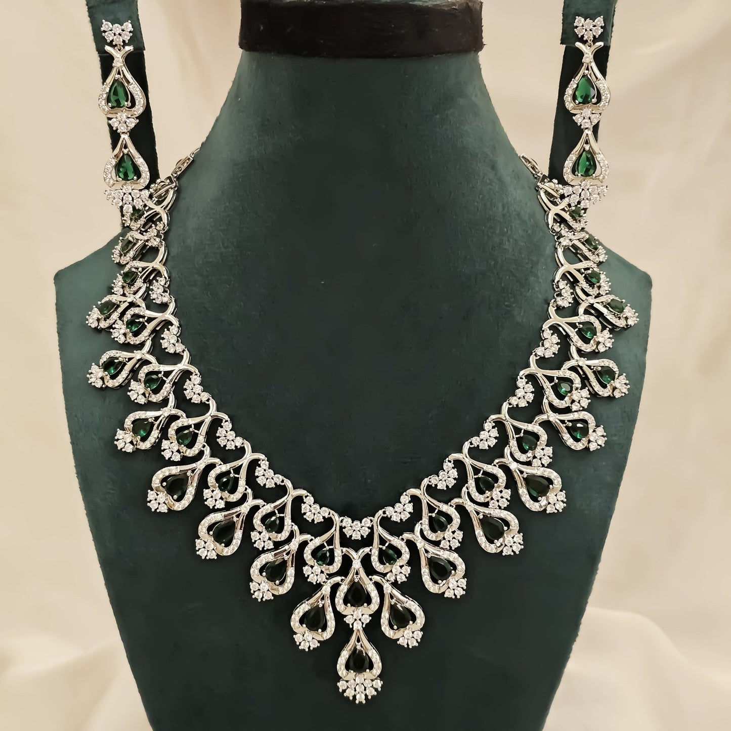 Lady Of The Emerlad Bloom - FAH Jewelry