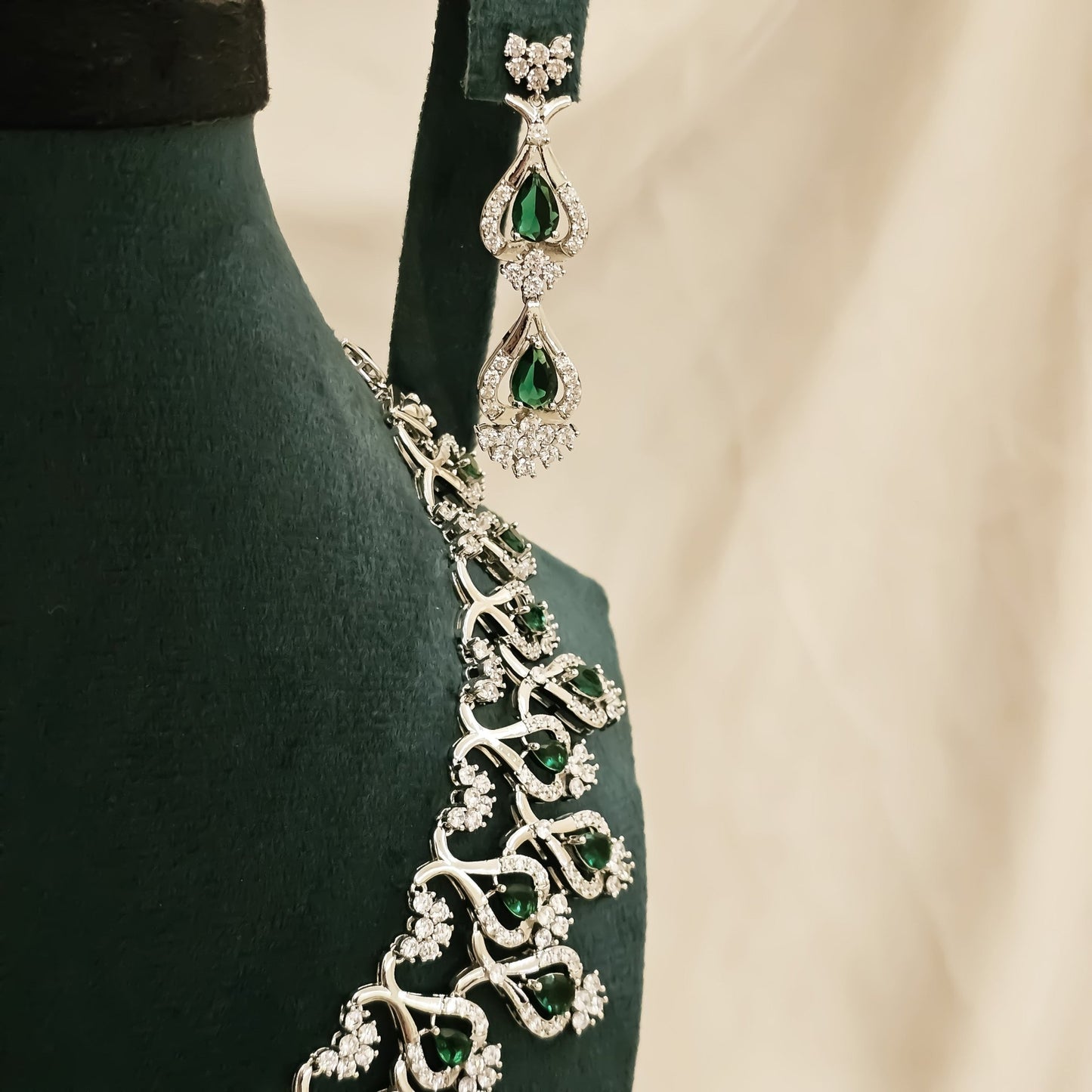 Lady Of The Emerlad Bloom - FAH Jewelry