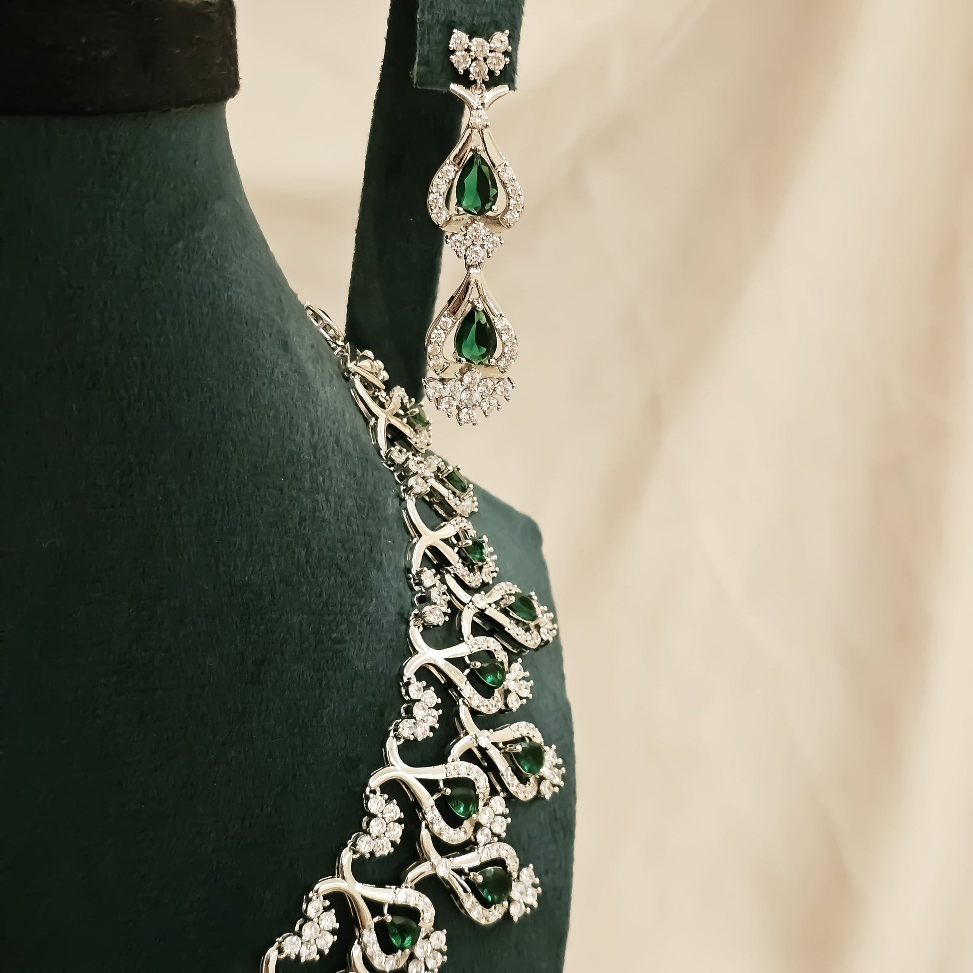 Lady Of The Emerlad Bloom - FAH Jewelry