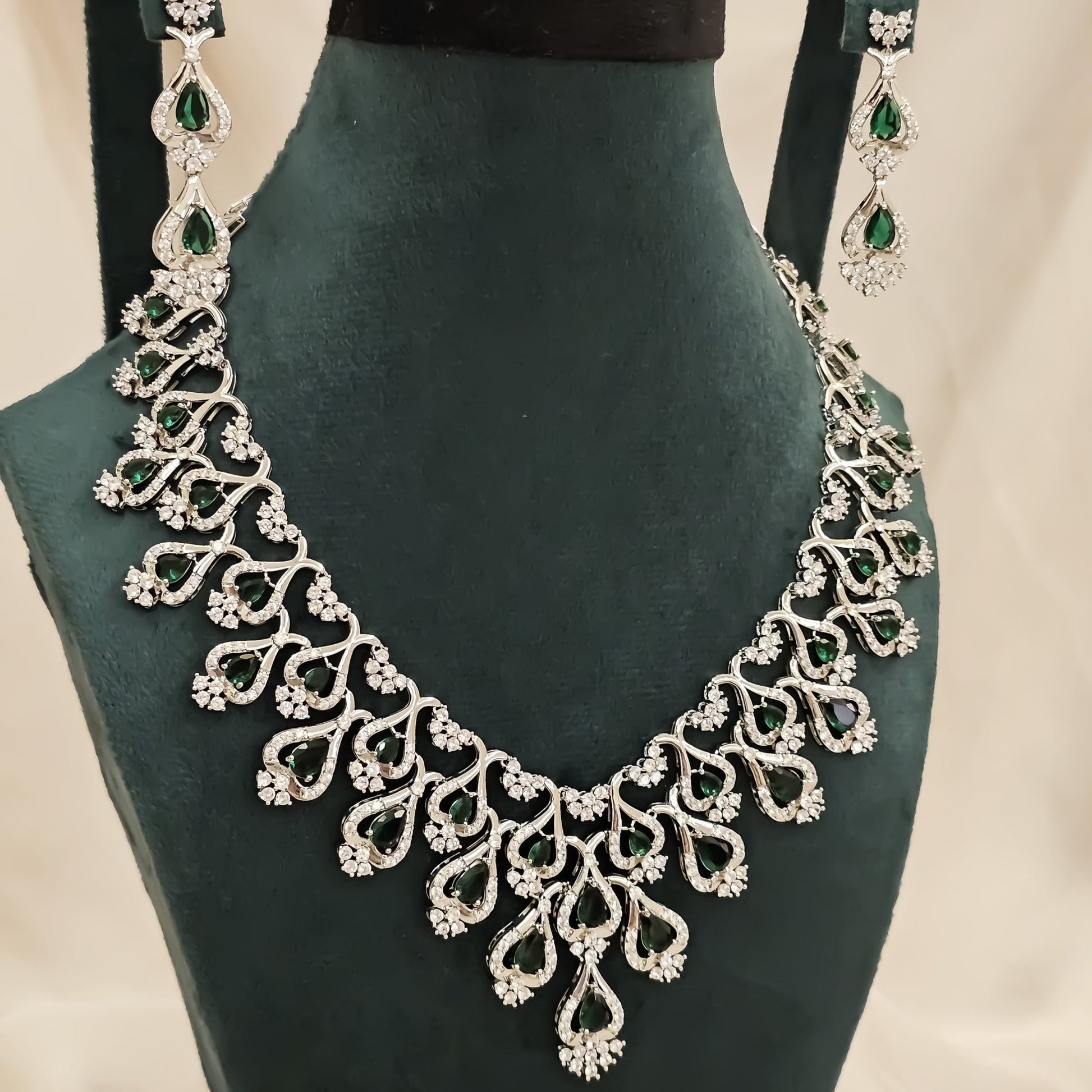 Lady Of The Emerlad Bloom - FAH Jewelry