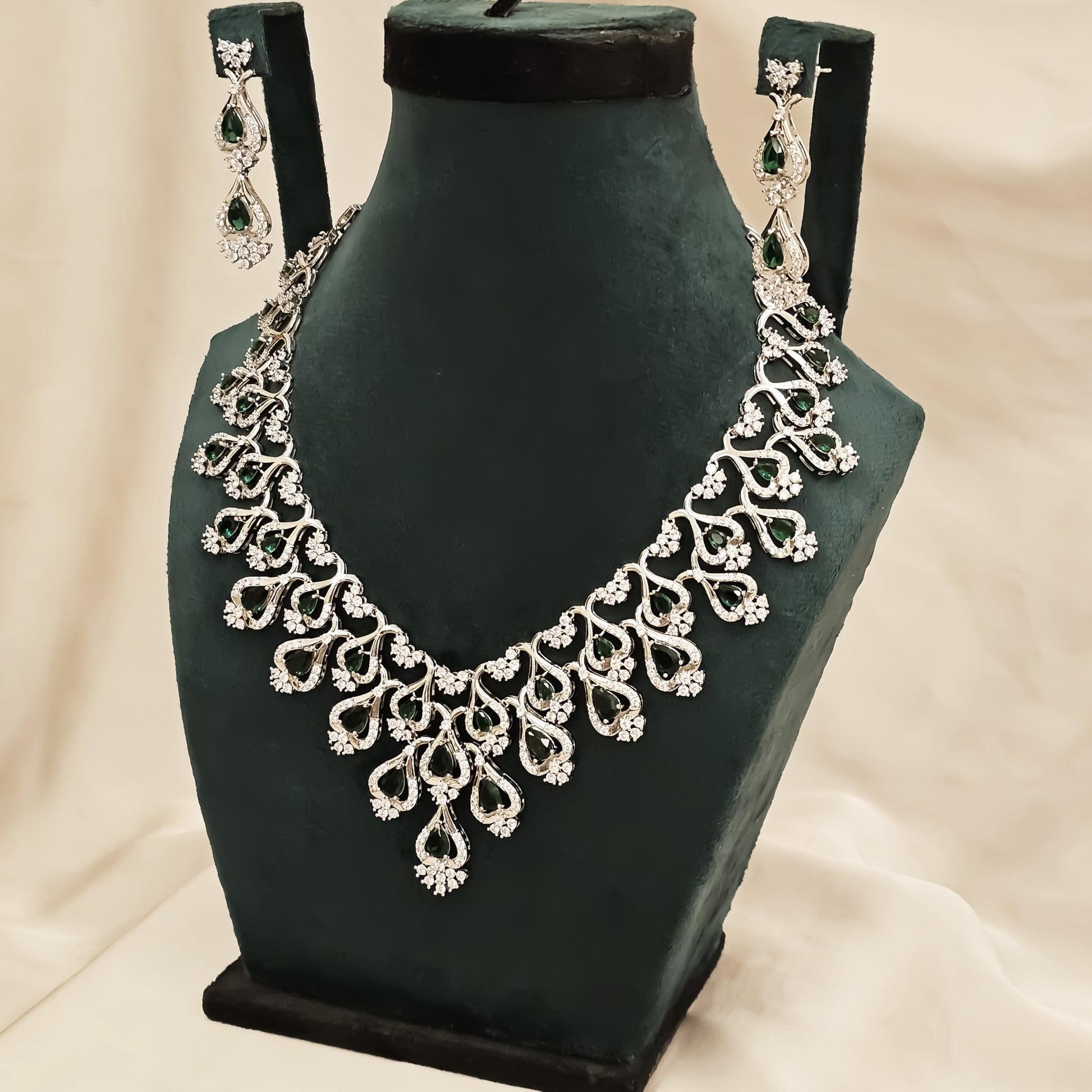 Lady Of The Emerlad Bloom - FAH Jewelry