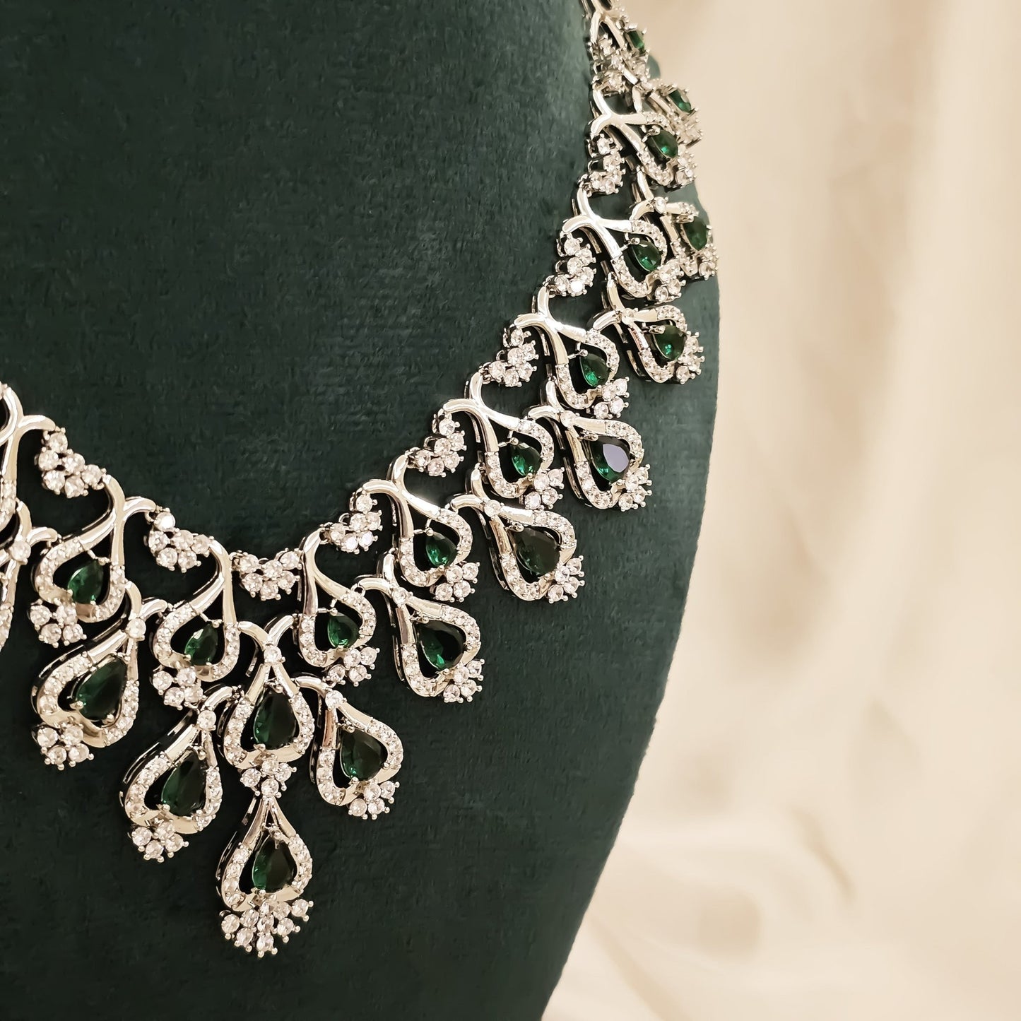 Lady Of The Emerlad Bloom - FAH Jewelry