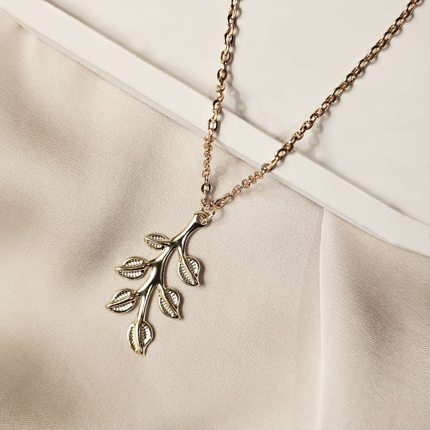 Leaf Pendant Necklace - FAH Jewelry