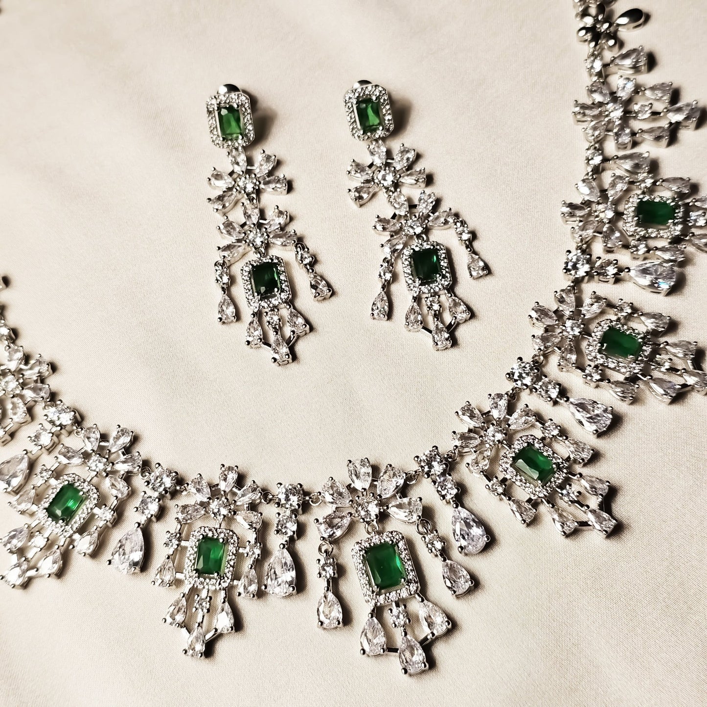 Luxe Nova Green Platinum - FAH Jewelry