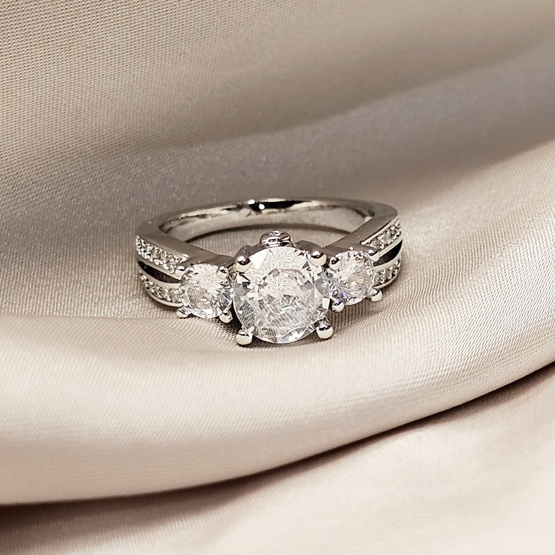 Luxury Cubic Zirconia Inlaid Party Ring - FAH Jewelry