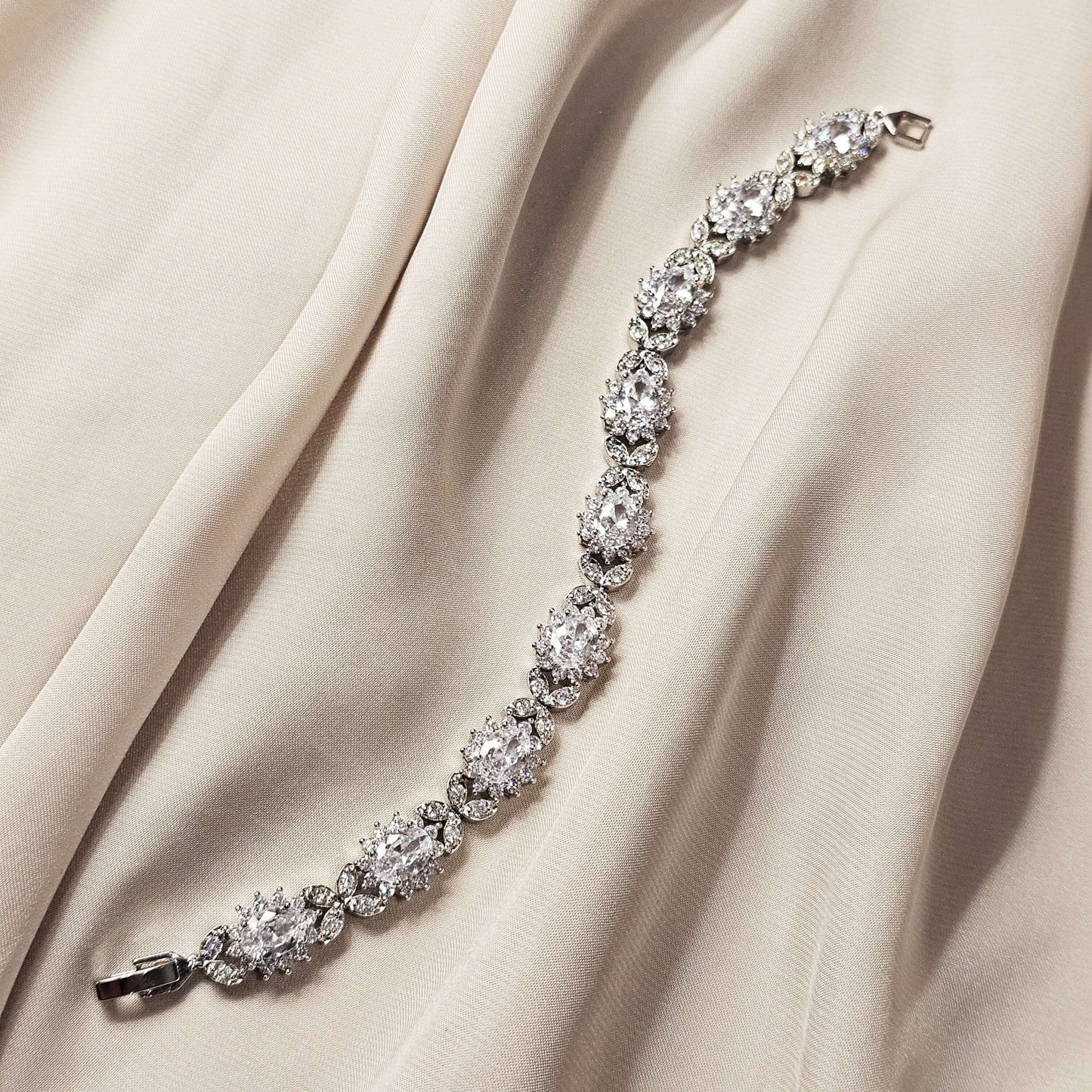 Luxury Elegant Diamond Zirconia Bracelet - FAH Jewelry