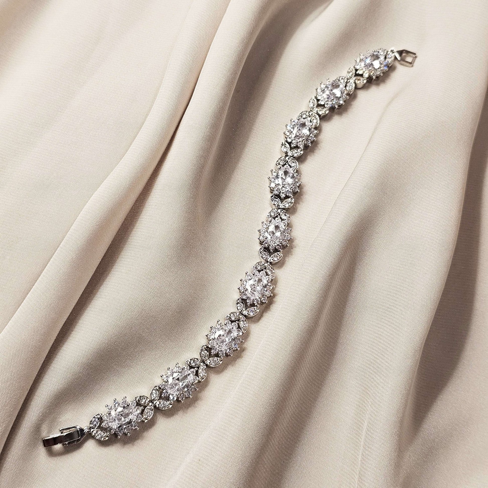 Luxury Elegant Diamond Zirconia Bracelet - FAH Jewelry