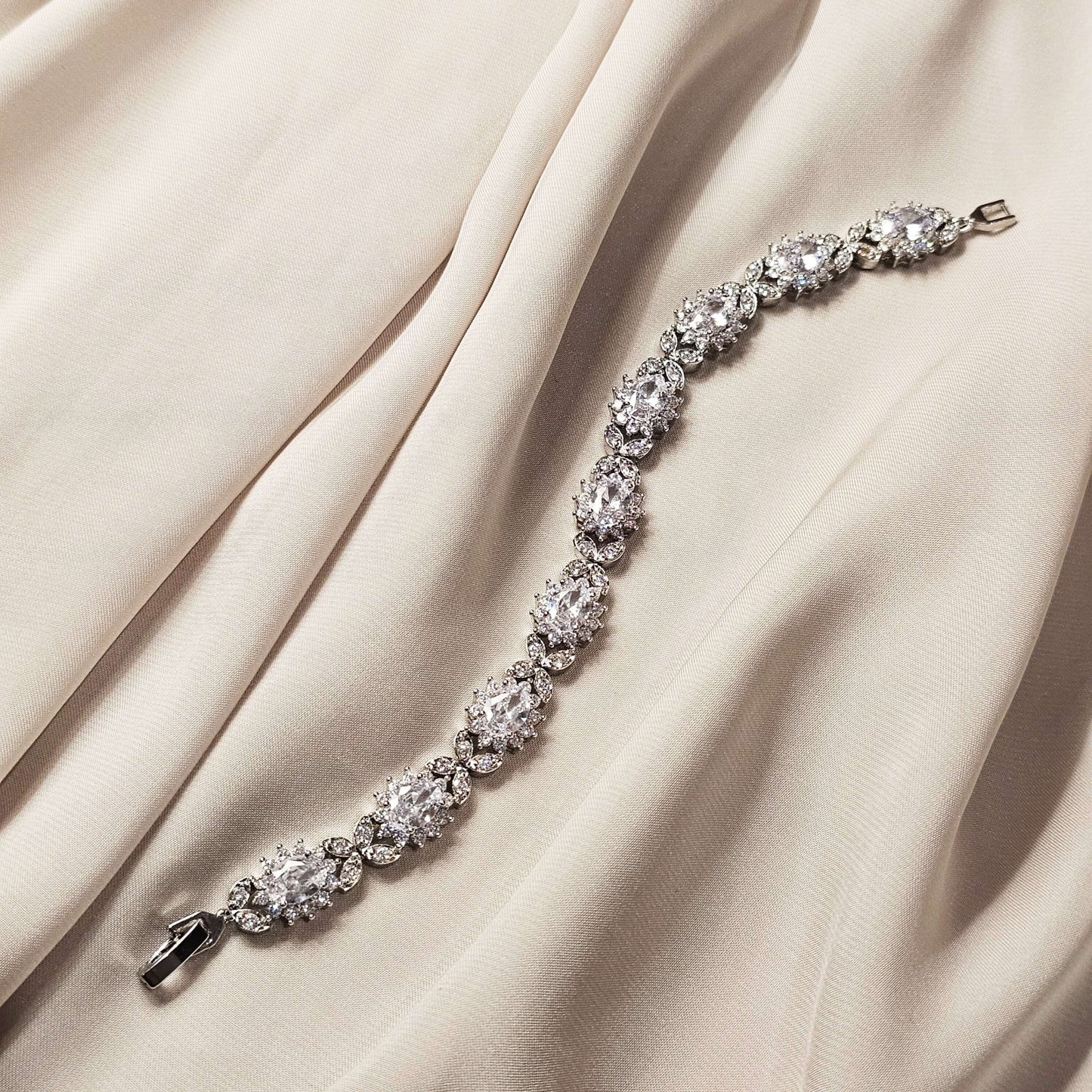 Luxury Elegant Diamond Zirconia Bracelet - FAH Jewelry