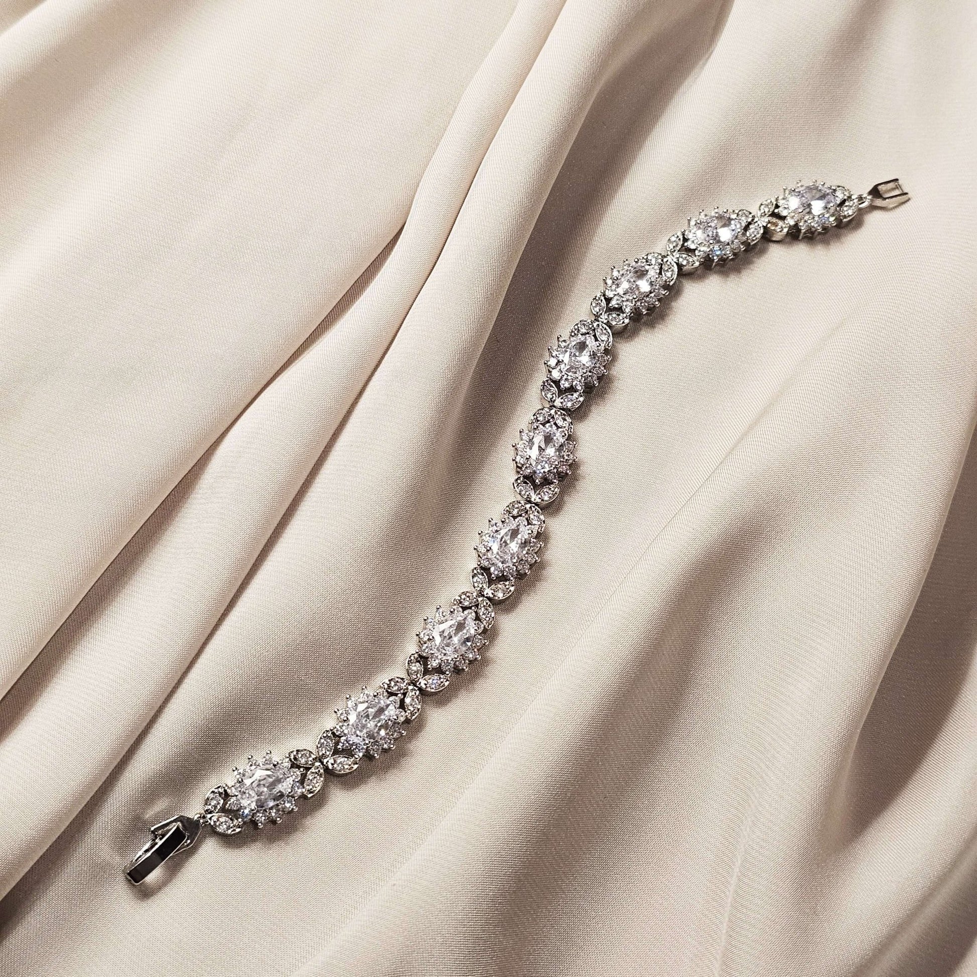 Luxury Elegant Diamond Zirconia Bracelet - FAH Jewelry