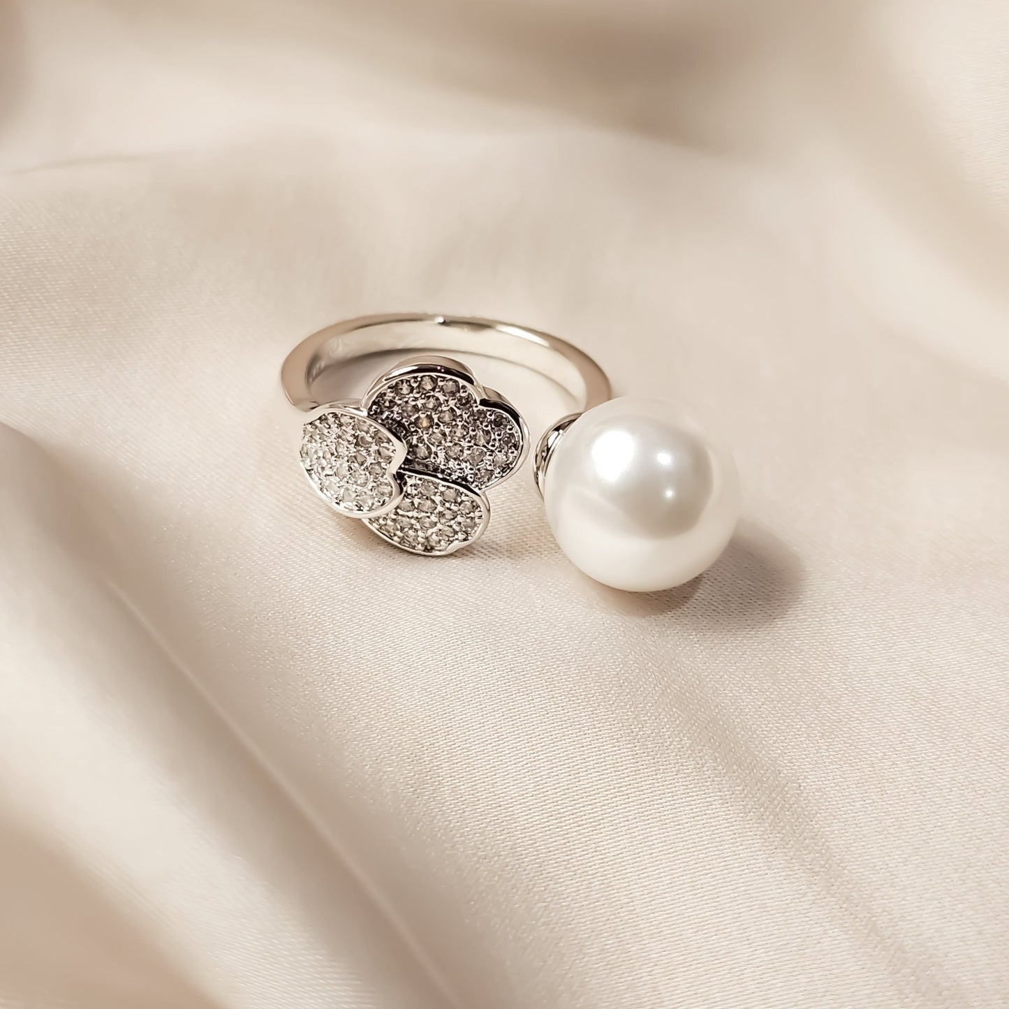 Luxury Petals Big Pearl Ring - FAH Jewelry
