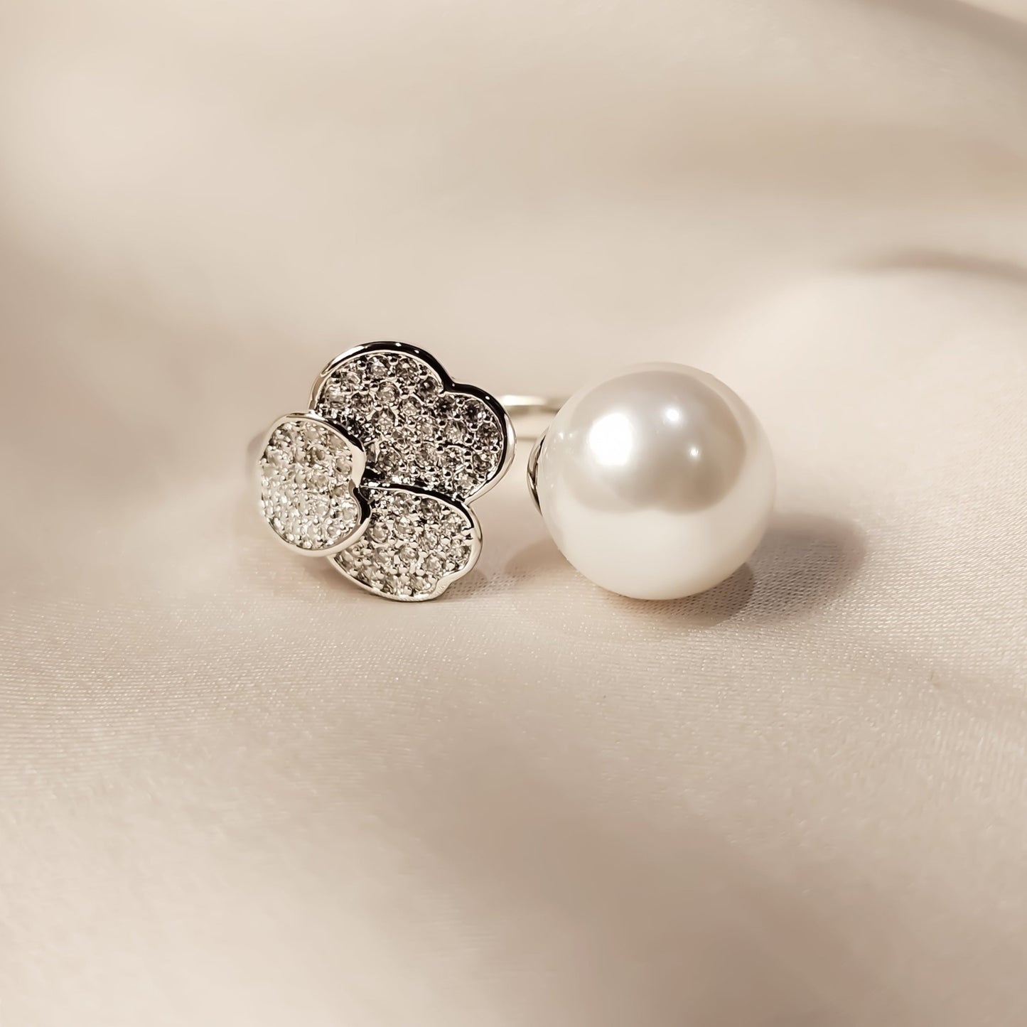 Luxury Petals Big Pearl Ring - FAH Jewelry