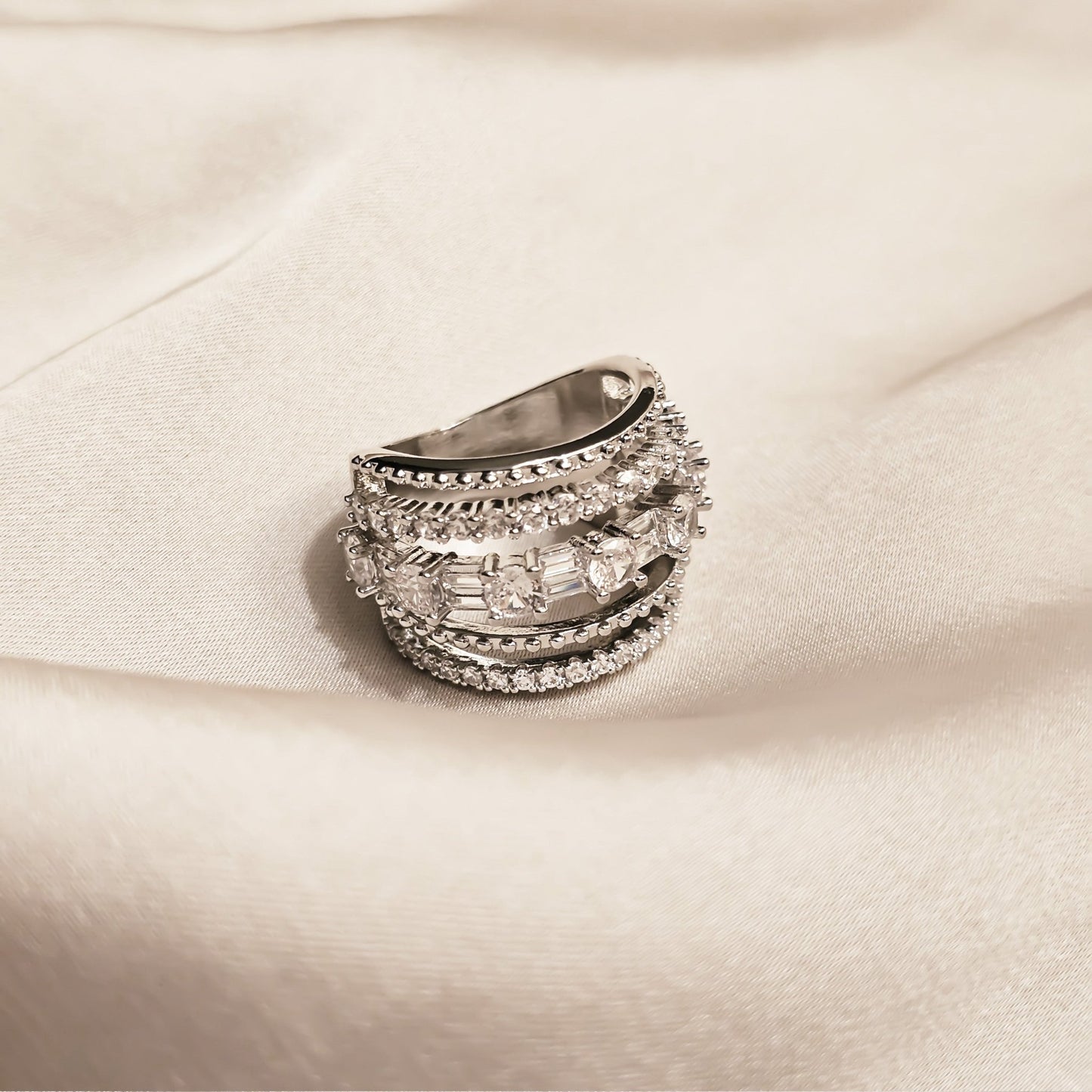 Moonbeam Halo Diamond Ring - FAH Jewelry