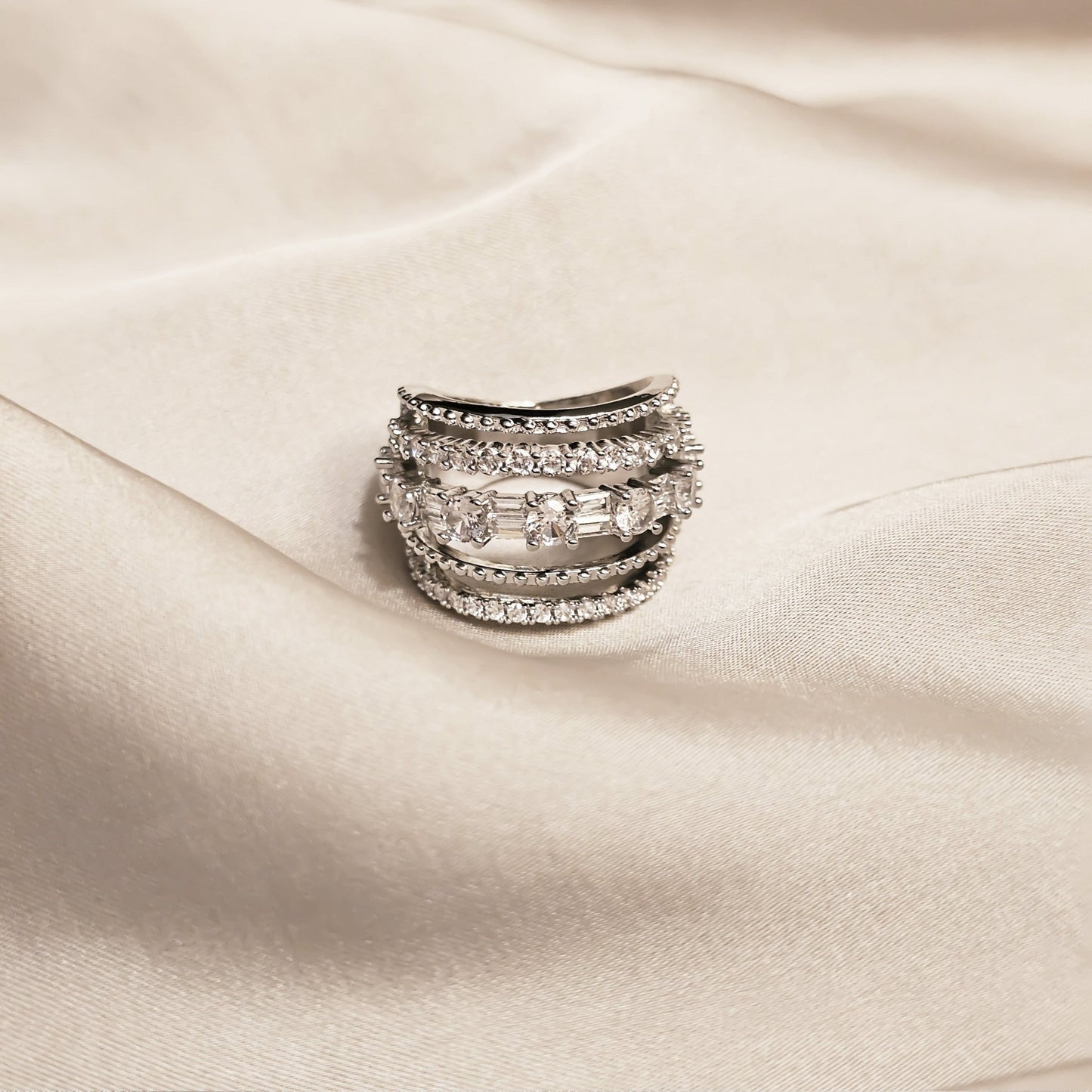 Moonbeam Halo Diamond Ring - FAH Jewelry