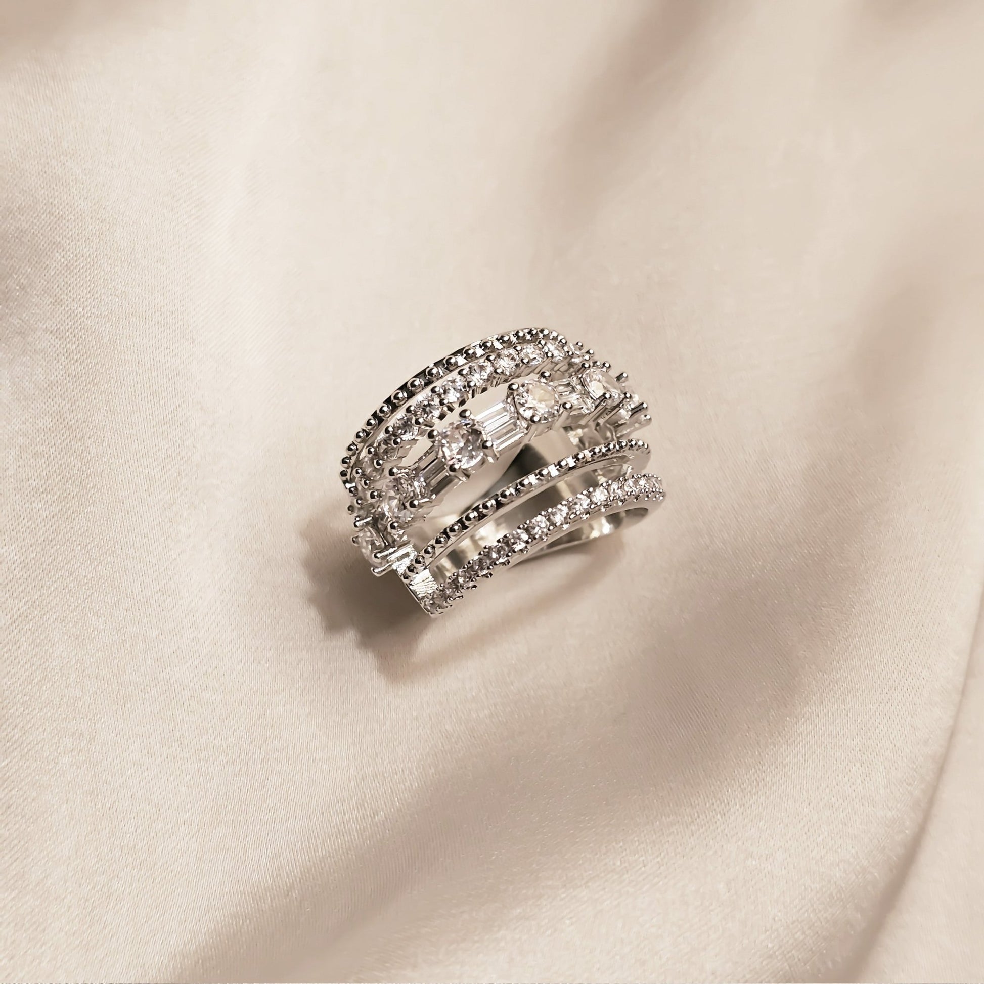 Moonbeam Halo Diamond Ring - FAH Jewelry
