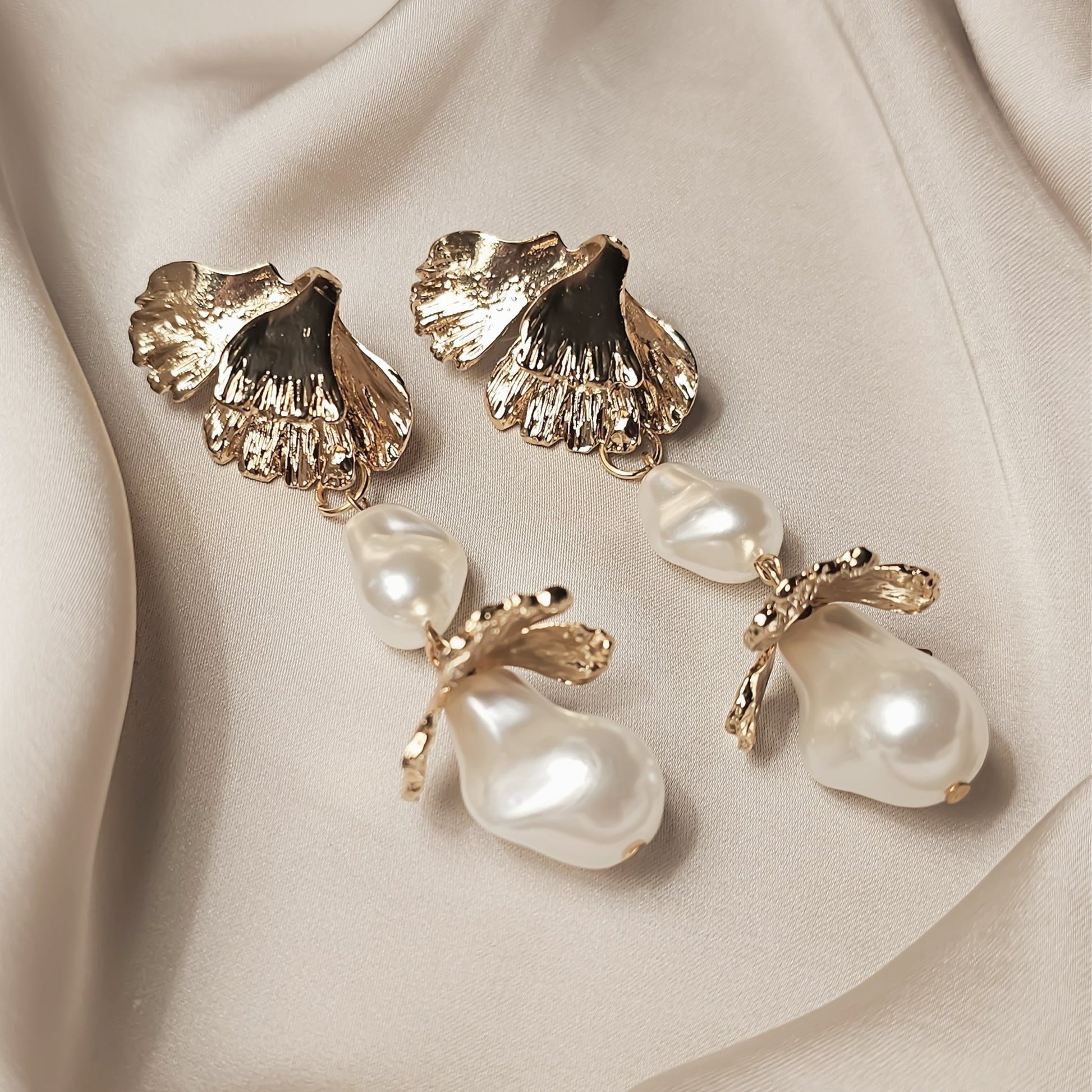 Pearl The Fragment Of Light Earrings - FAH Jewelry