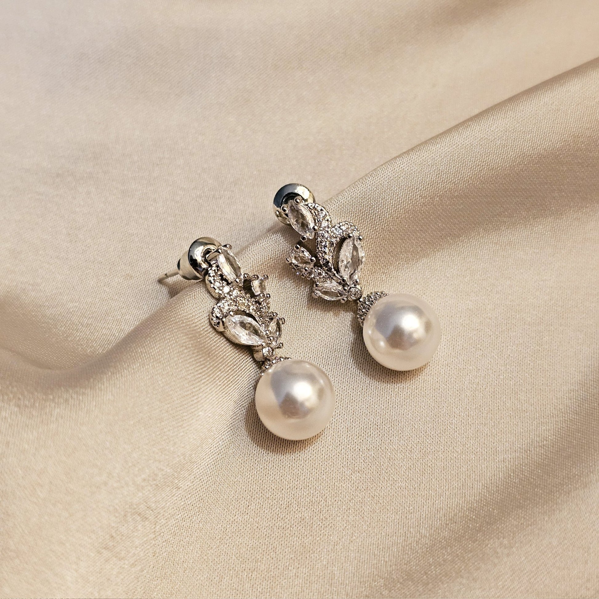 Pretty Dainty Pearl Earrings - FAH Jewelry
