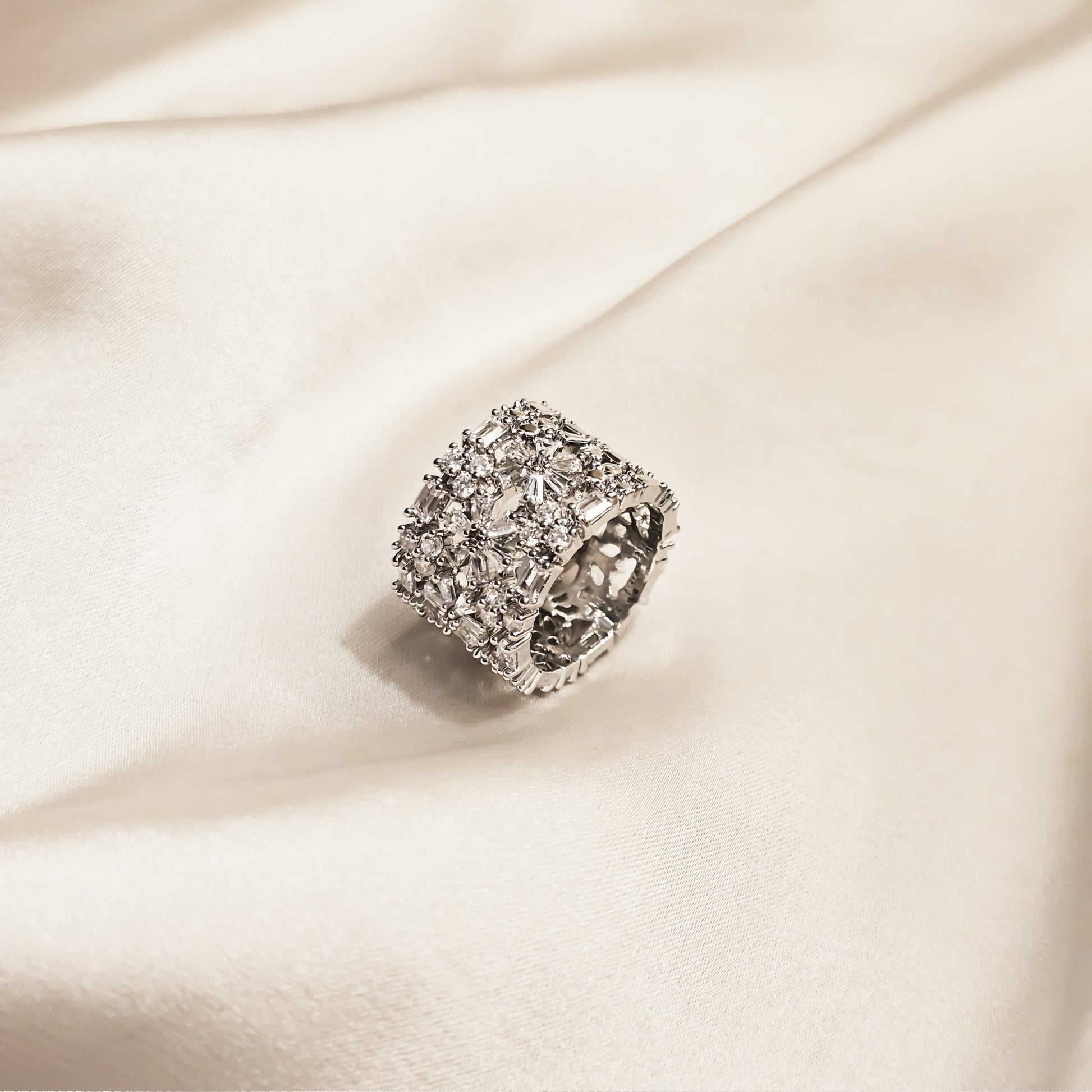 Queen’s Glory Zircon Diamond ring - FAH Jewelry