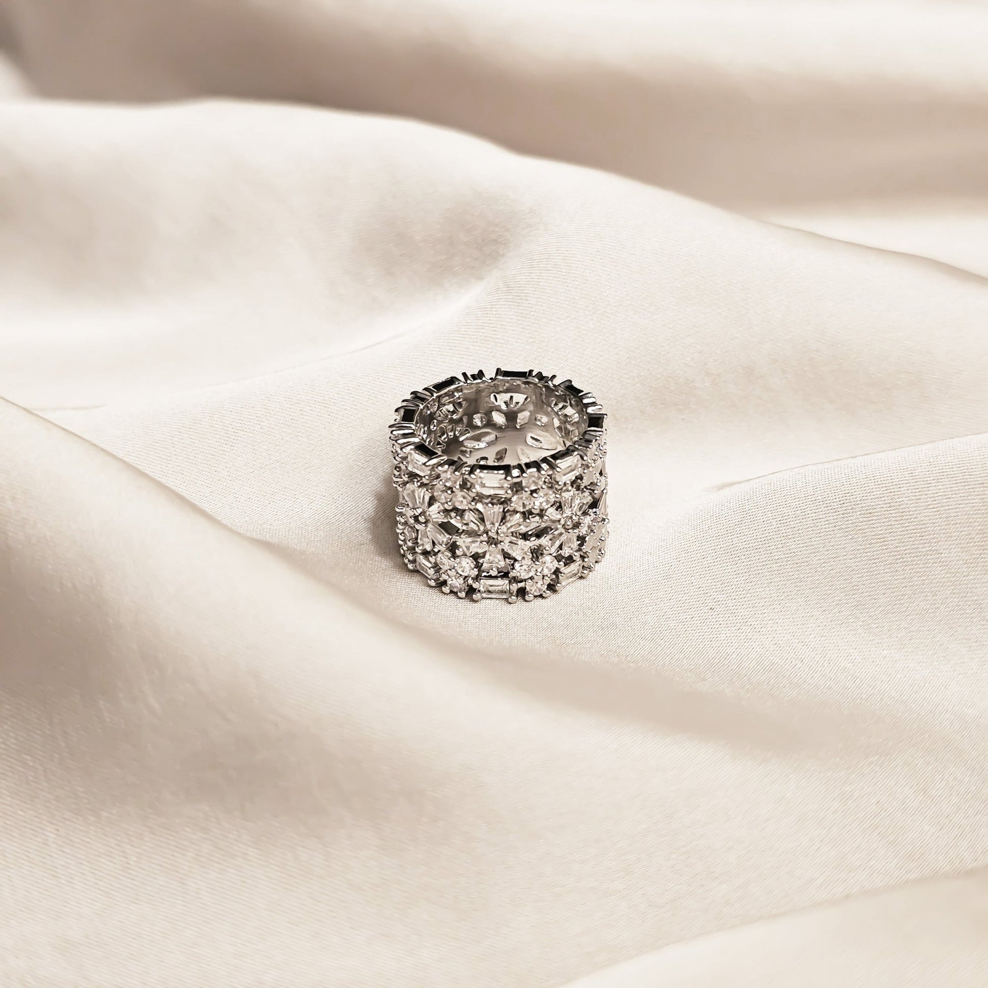 Queen’s Glory Zircon Diamond ring - FAH Jewelry