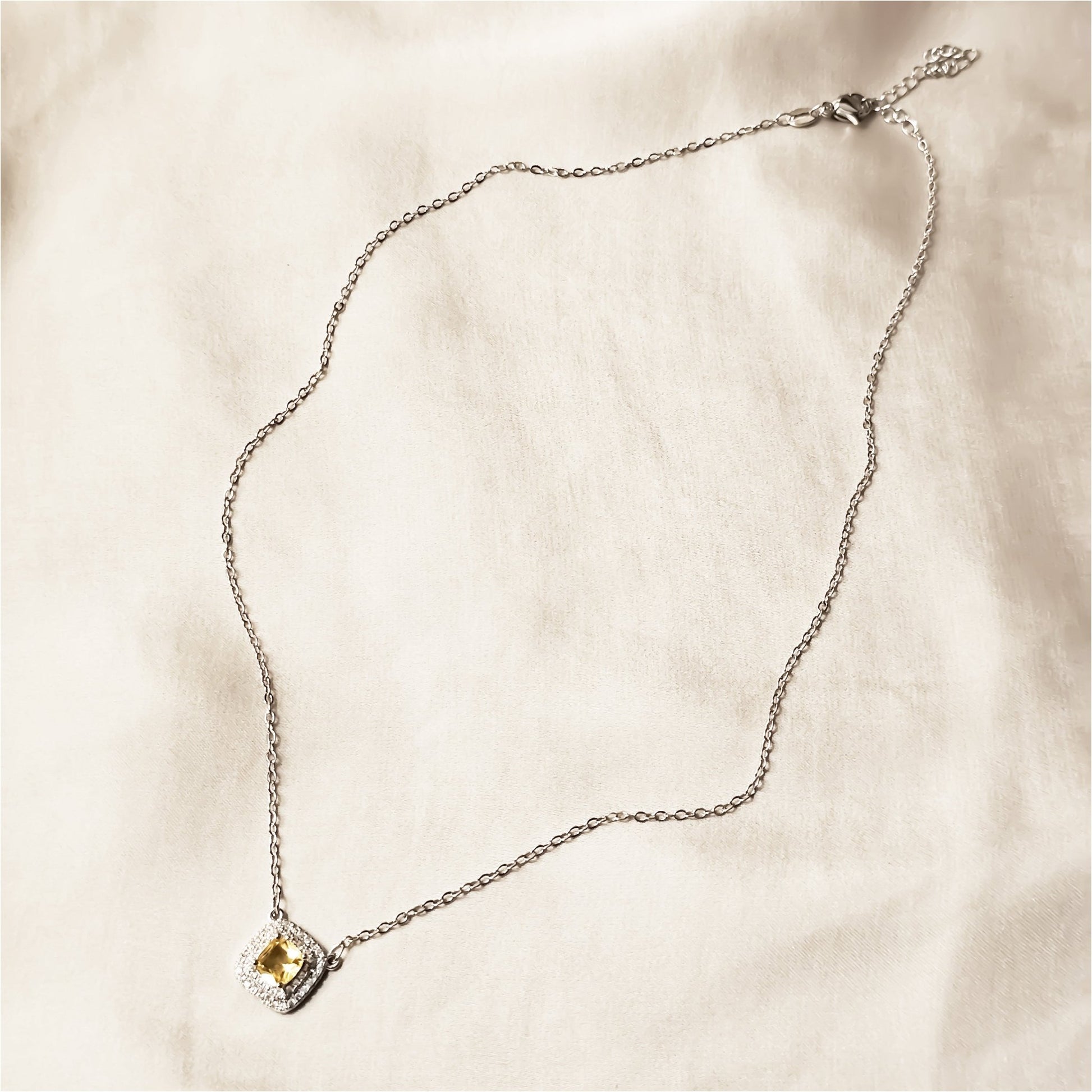 Regal Champagne Detailed Pendant - FAH Jewelry