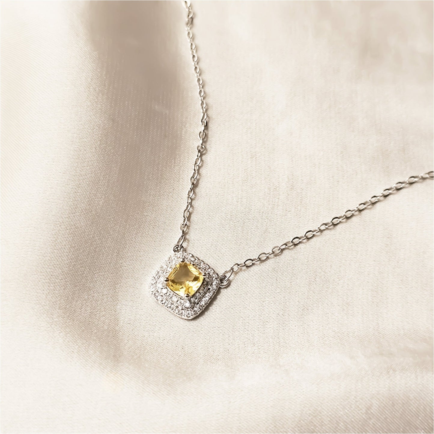 Regal Champagne Detailed Pendant - FAH Jewelry