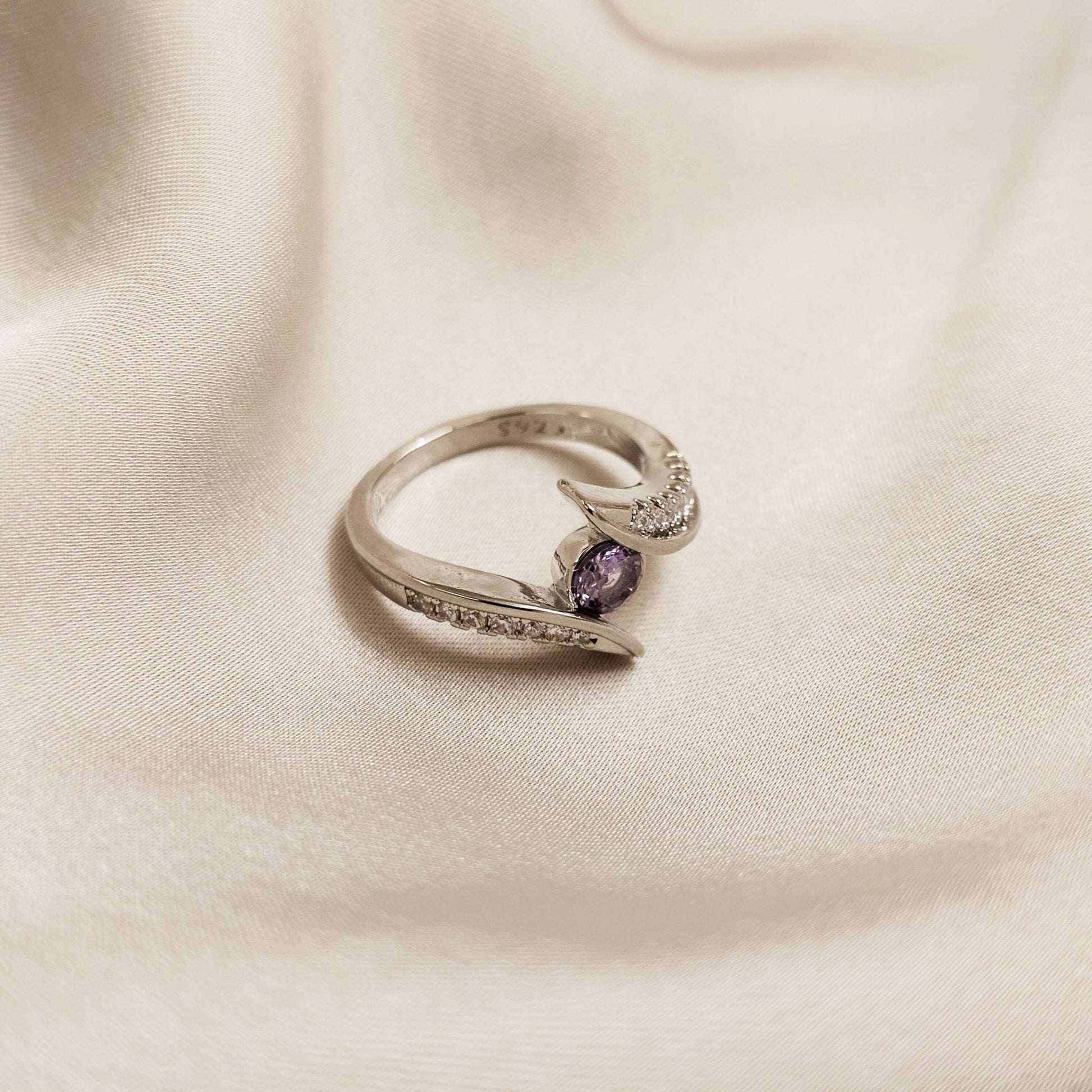 Round Cut Gemstone Swiss Purple Topaz Ring - FAH Jewelry