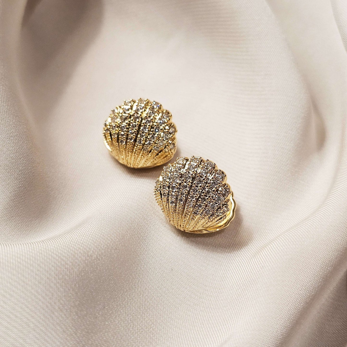 Round Shape Gold Engagement Earrings - FAH Jewelry