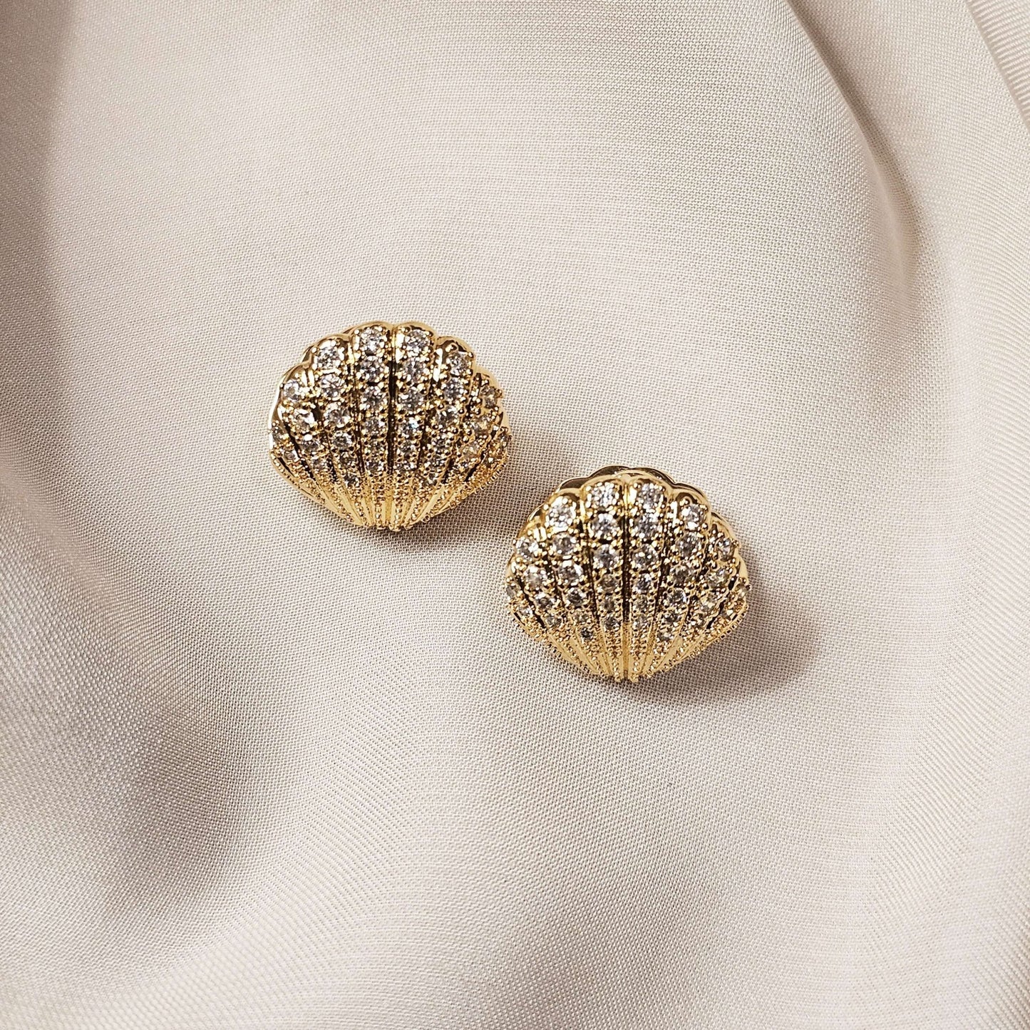 Round Shape Gold Engagement Earrings - FAH Jewelry