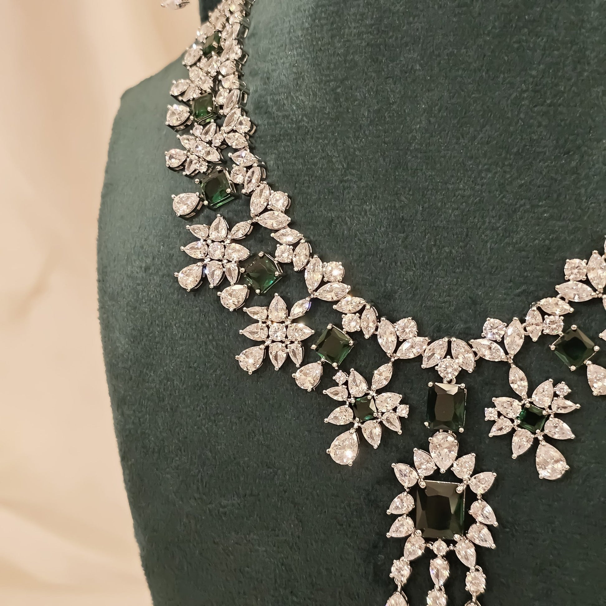 Royal Emerald Star - FAH Jewelry