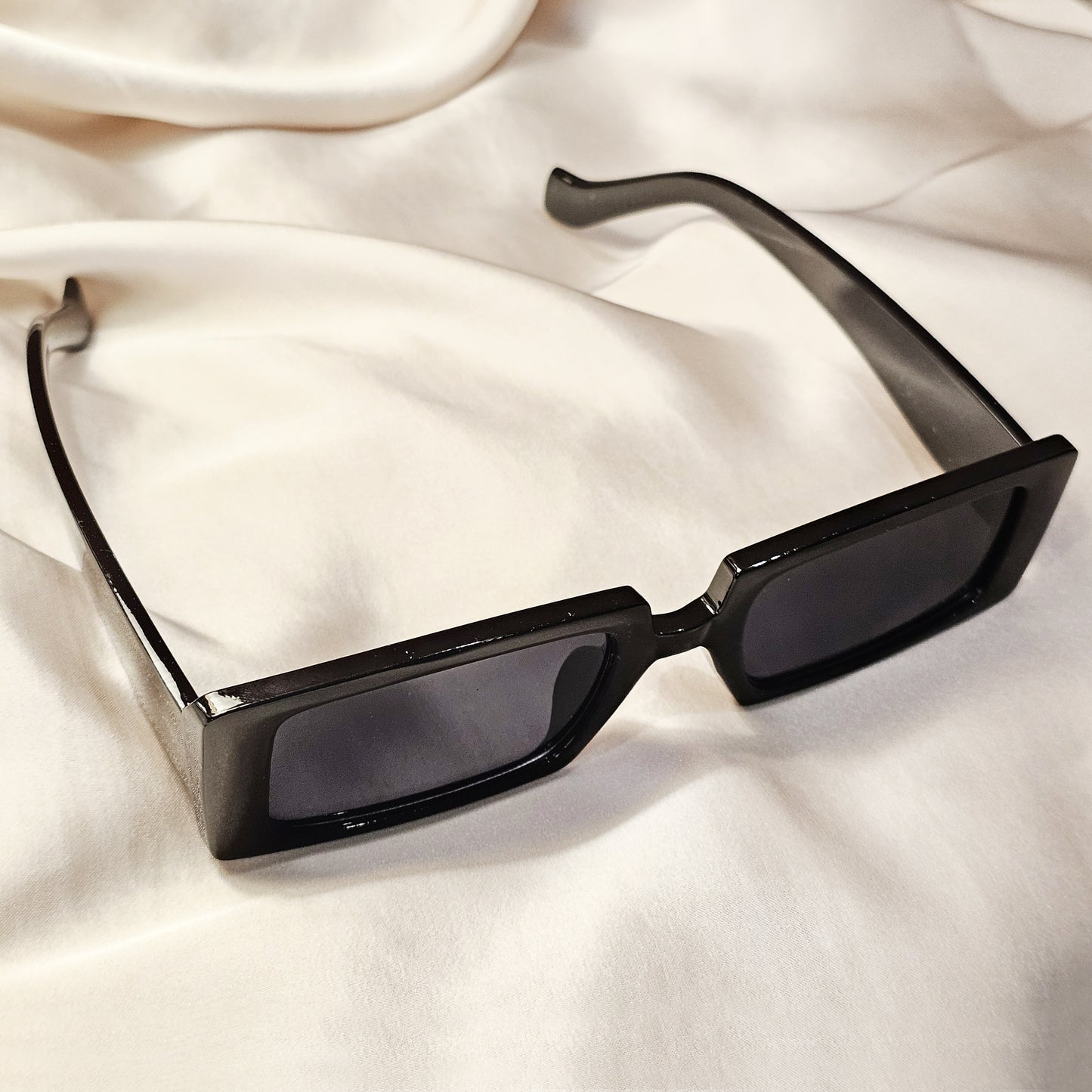 Wide Frame Retro Sunglasses