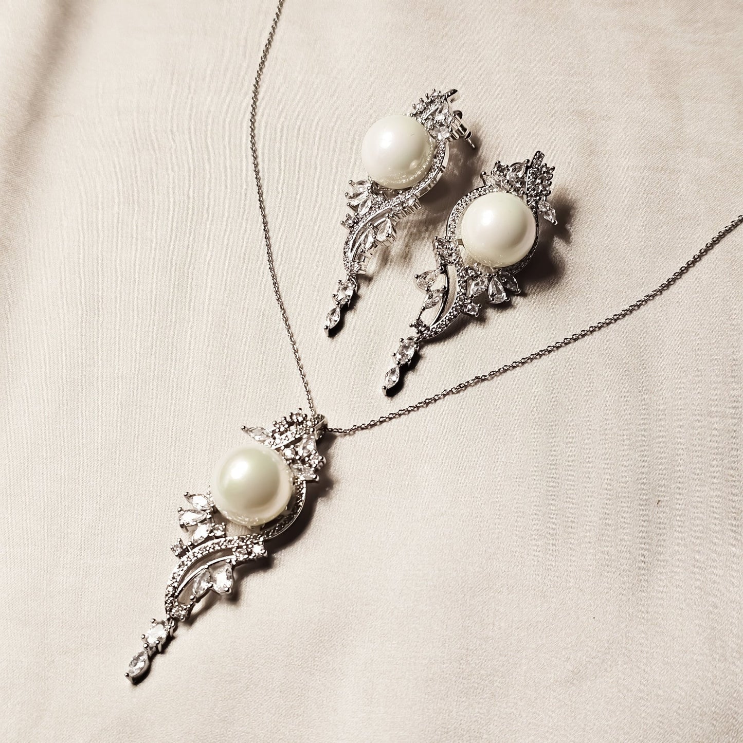 Snowdrop Pearl Crystal Necklace - FAH Jewelry